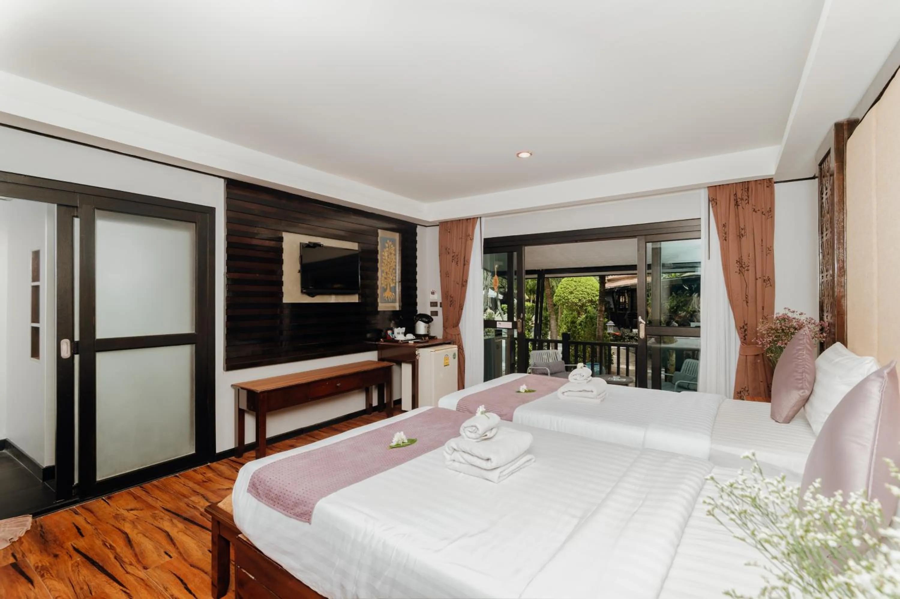 Photo of the whole room, Bed in Ibiza House Phi Phi