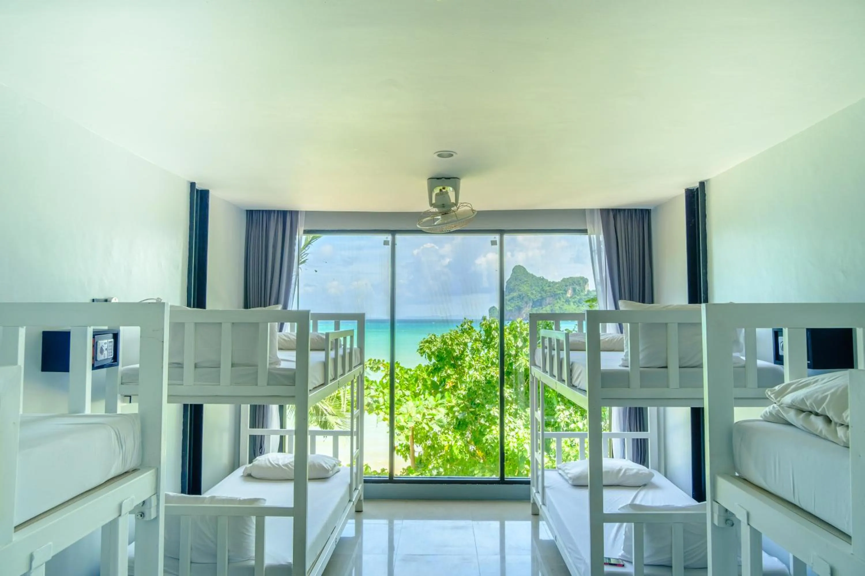 Sea view, Bed in Ibiza House Phi Phi