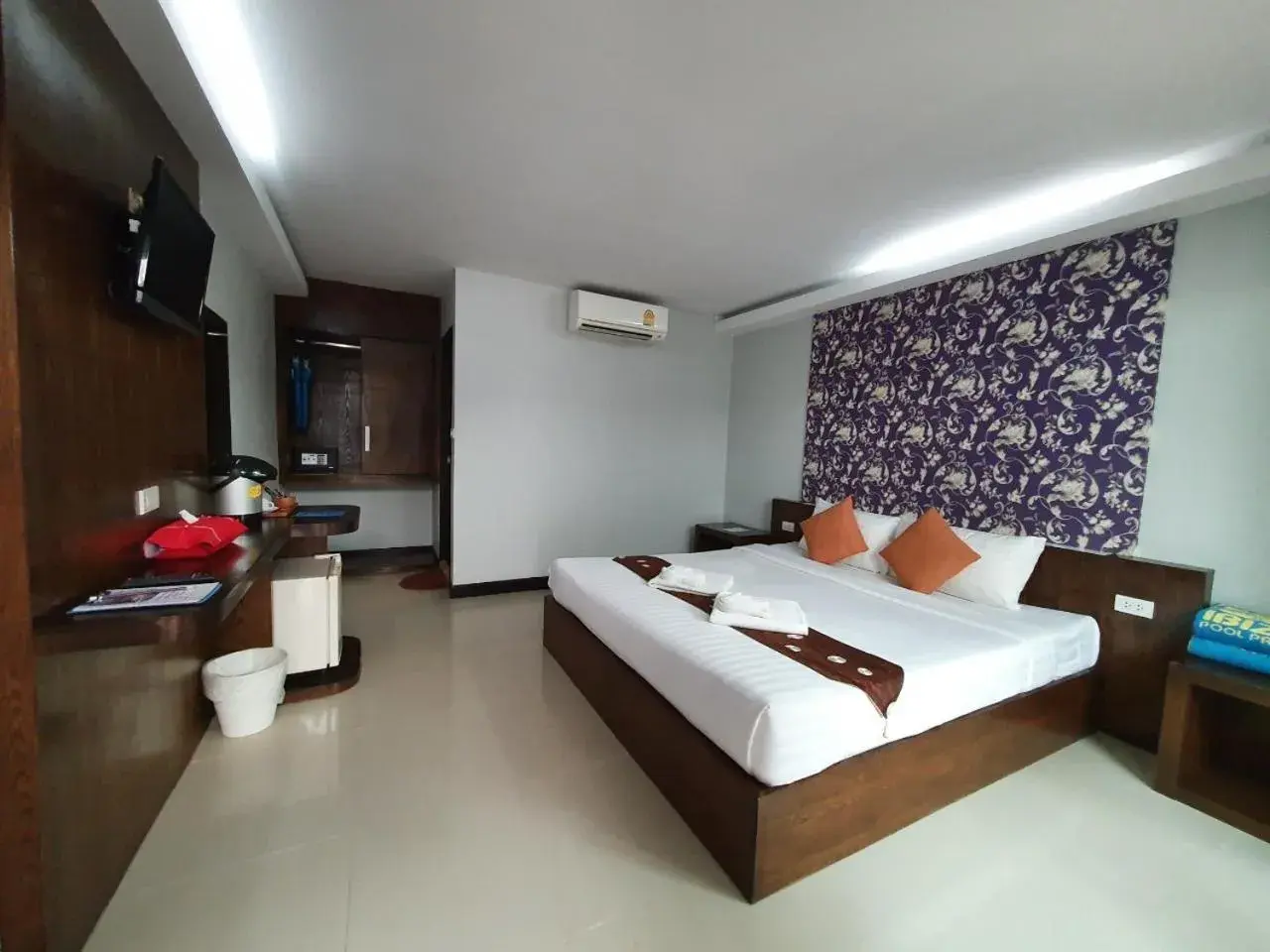 TV and multimedia, Bed in Ibiza House Phi Phi TV and multimedia, Bed in Ibiza House Phi Phi