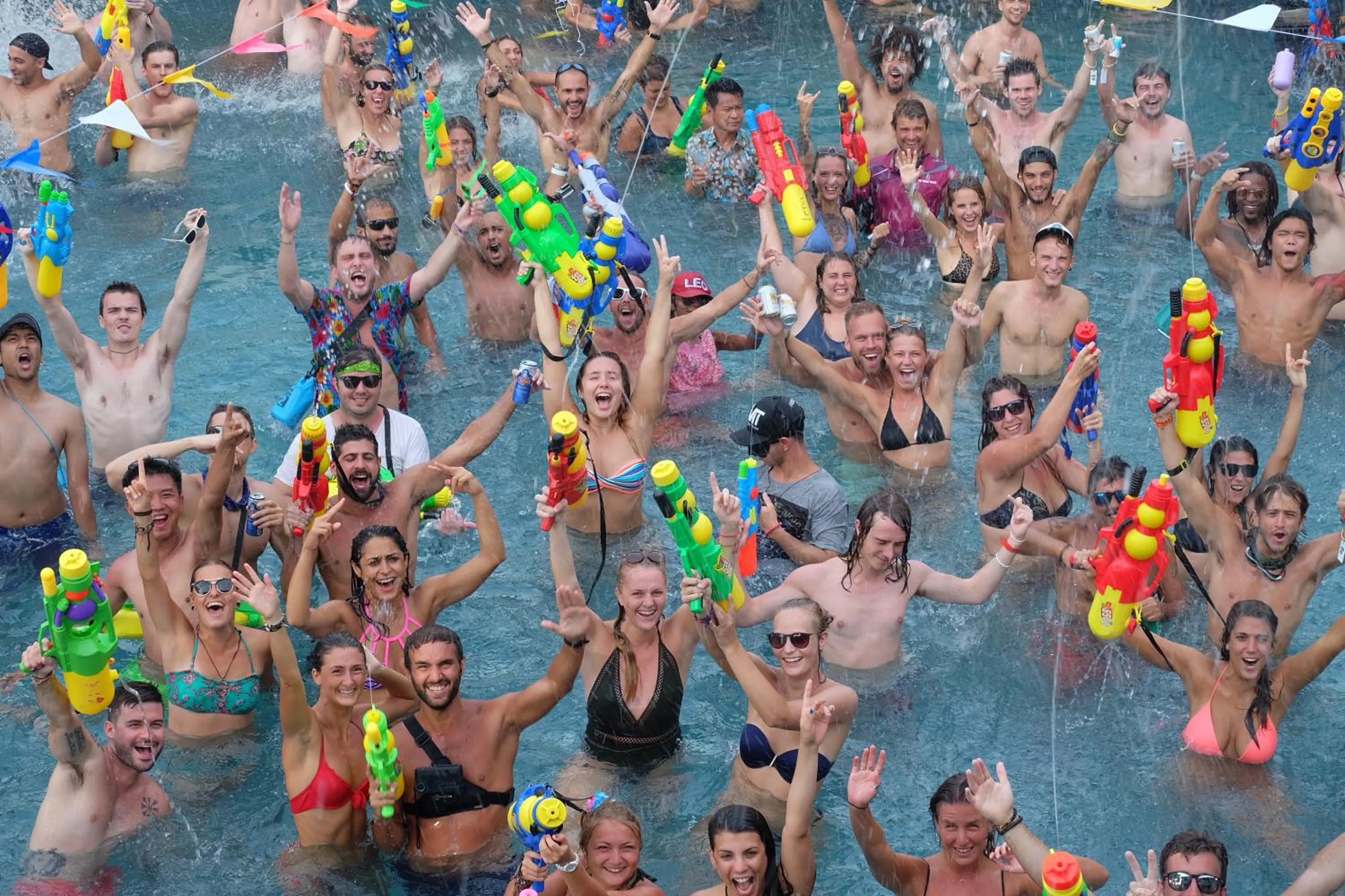 Entertainment in Ibiza House Phi Phi