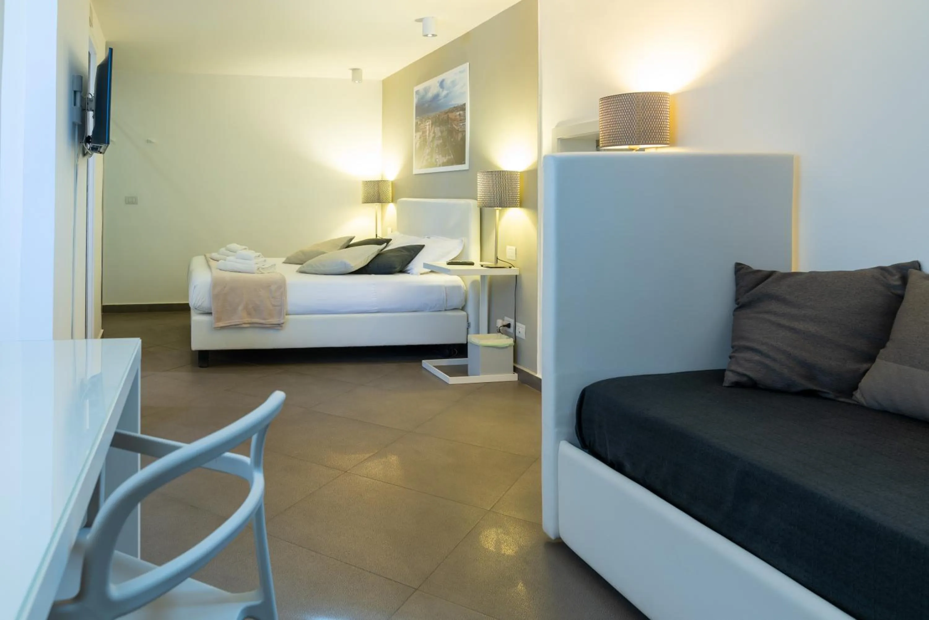 Photo of the whole room, Bed in Le Stanze di Piazza Cairoli