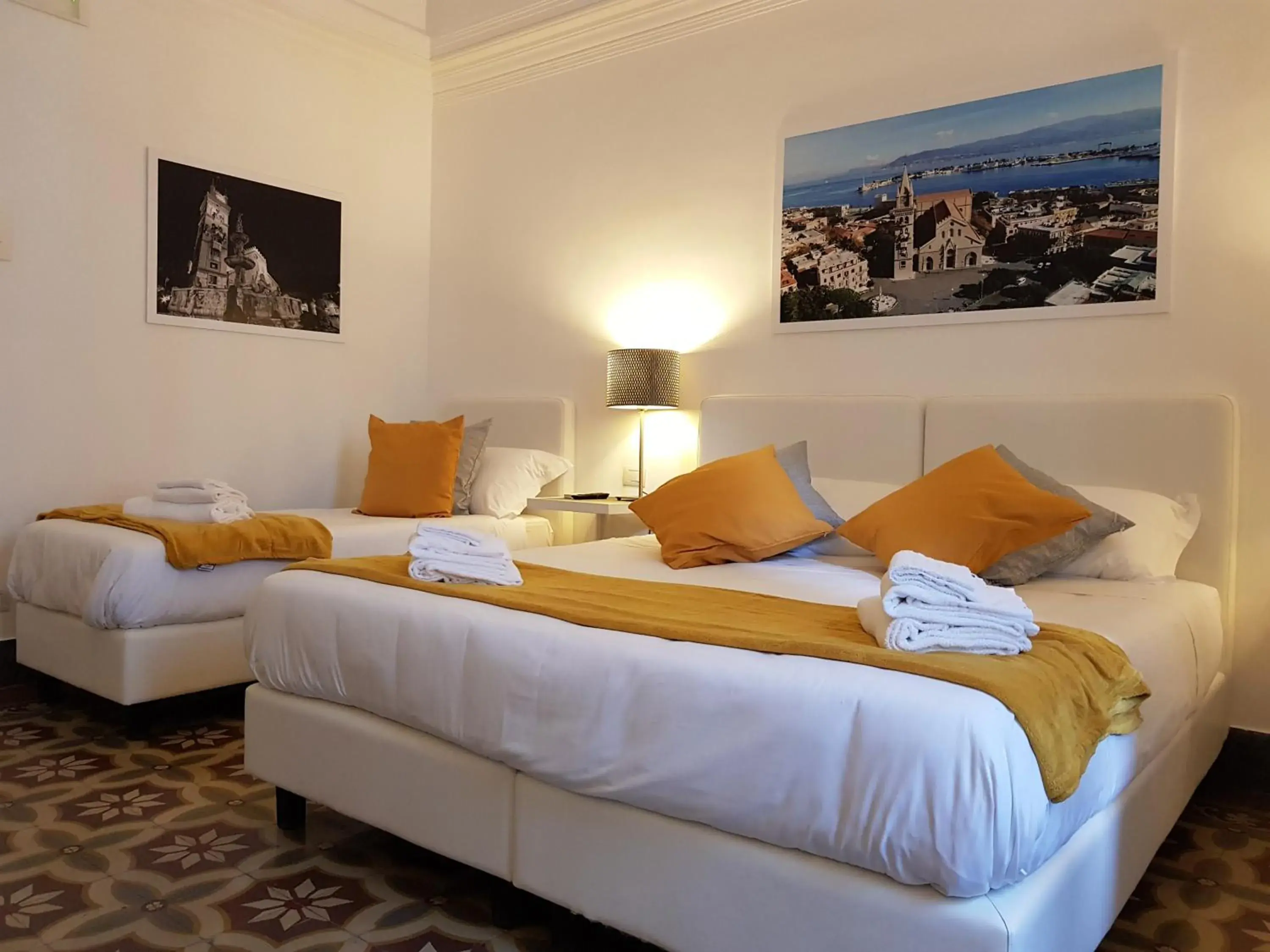 Luxury Triple Room in Le Stanze di Piazza Cairoli Luxury Triple Room in Le Stanze di Piazza Cairoli