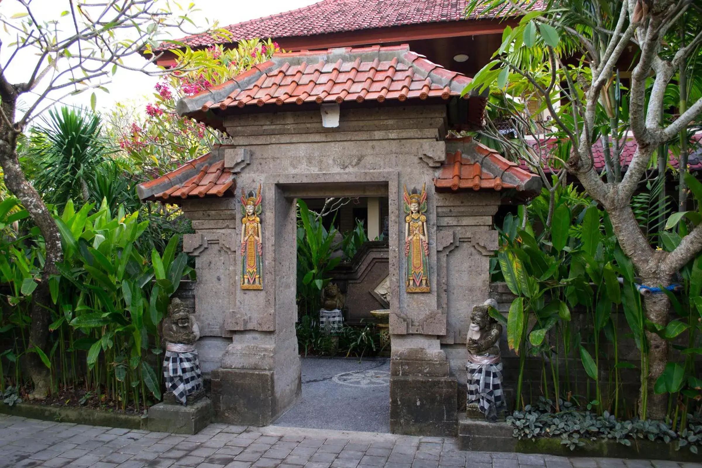 Facade/entrance in Flamboyan Hotel Facade/entrance in Flamboyan Hotel