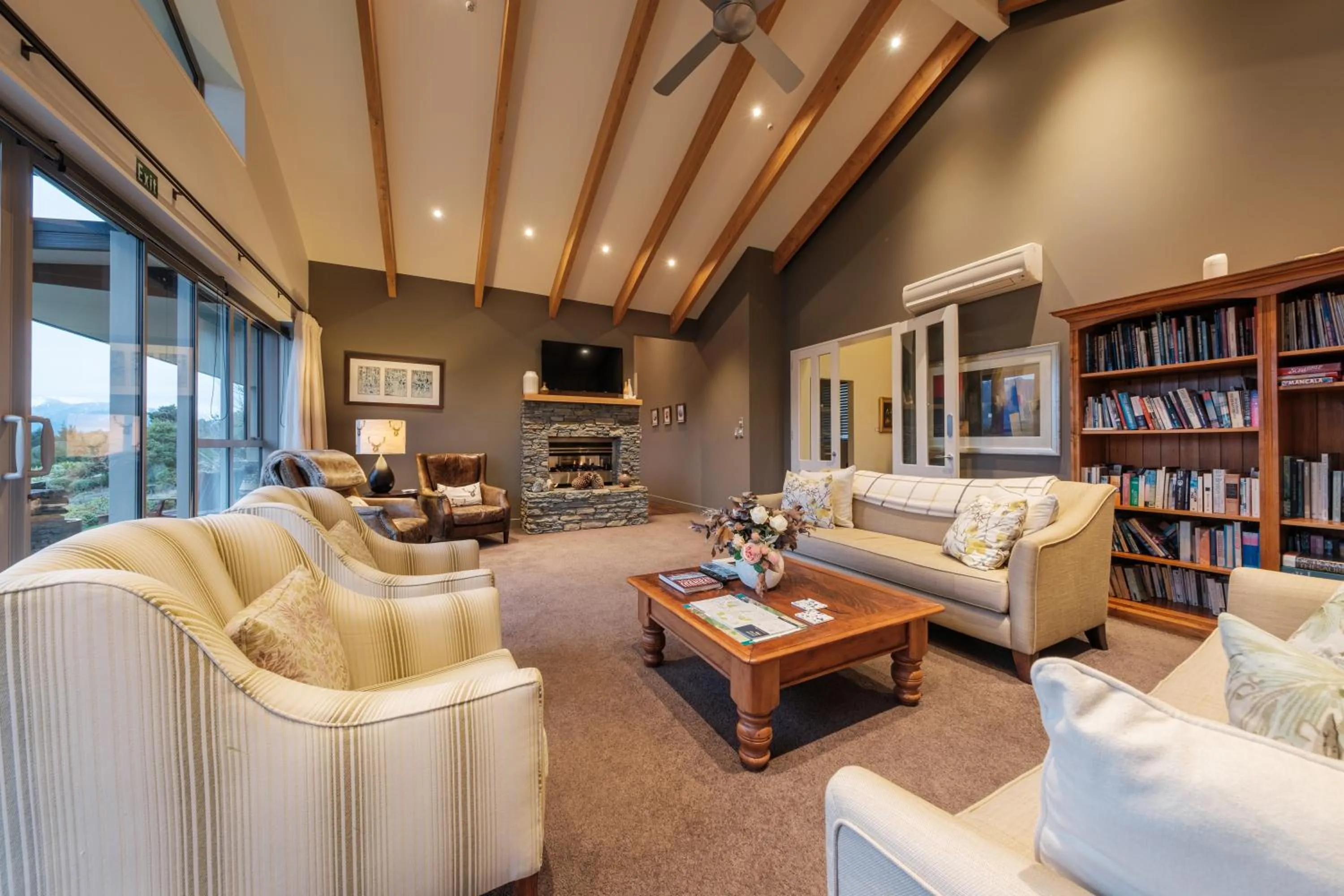 Library in Amuri Estate Luxury Lodge