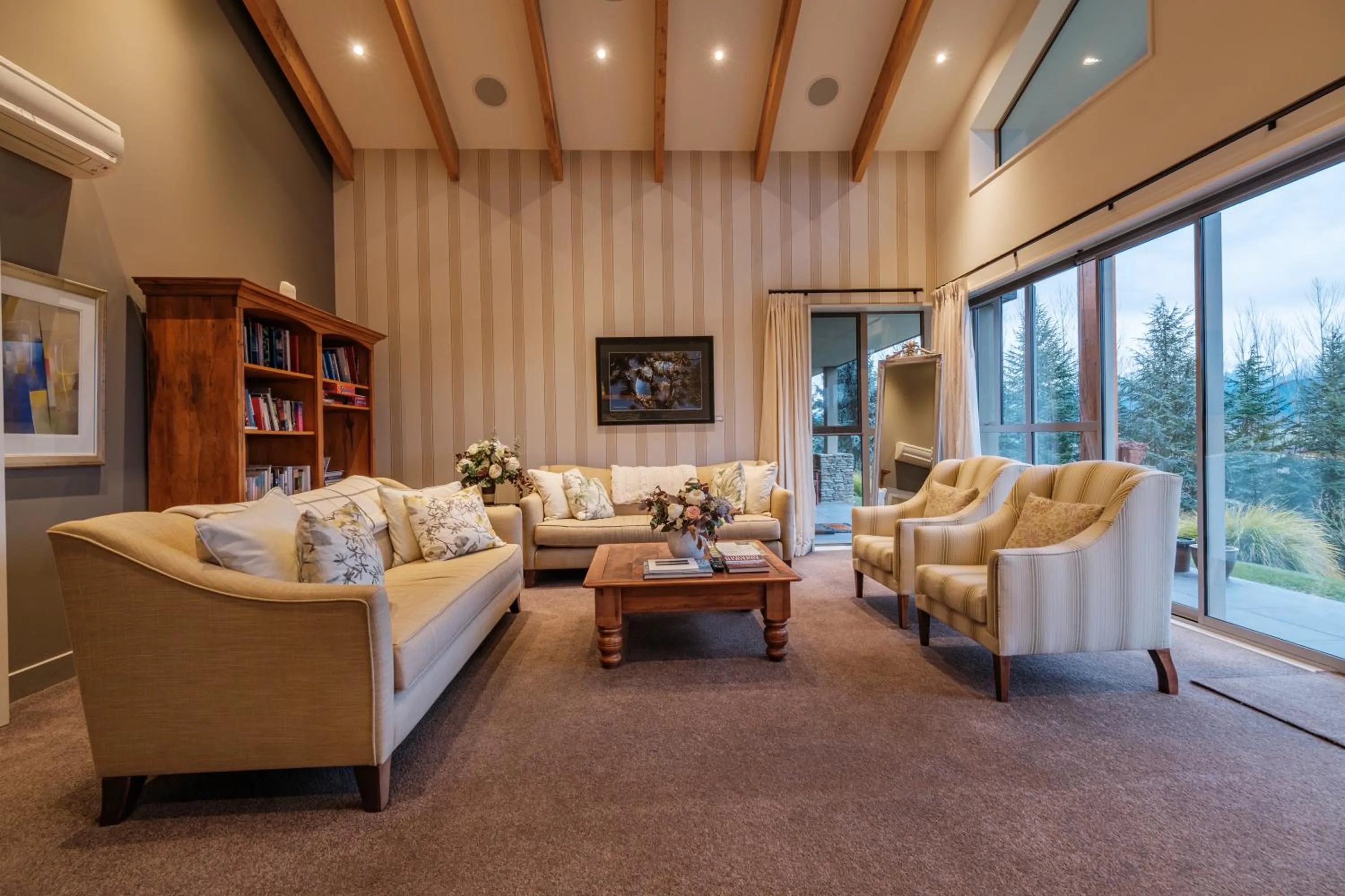 Library in Amuri Estate Luxury Lodge