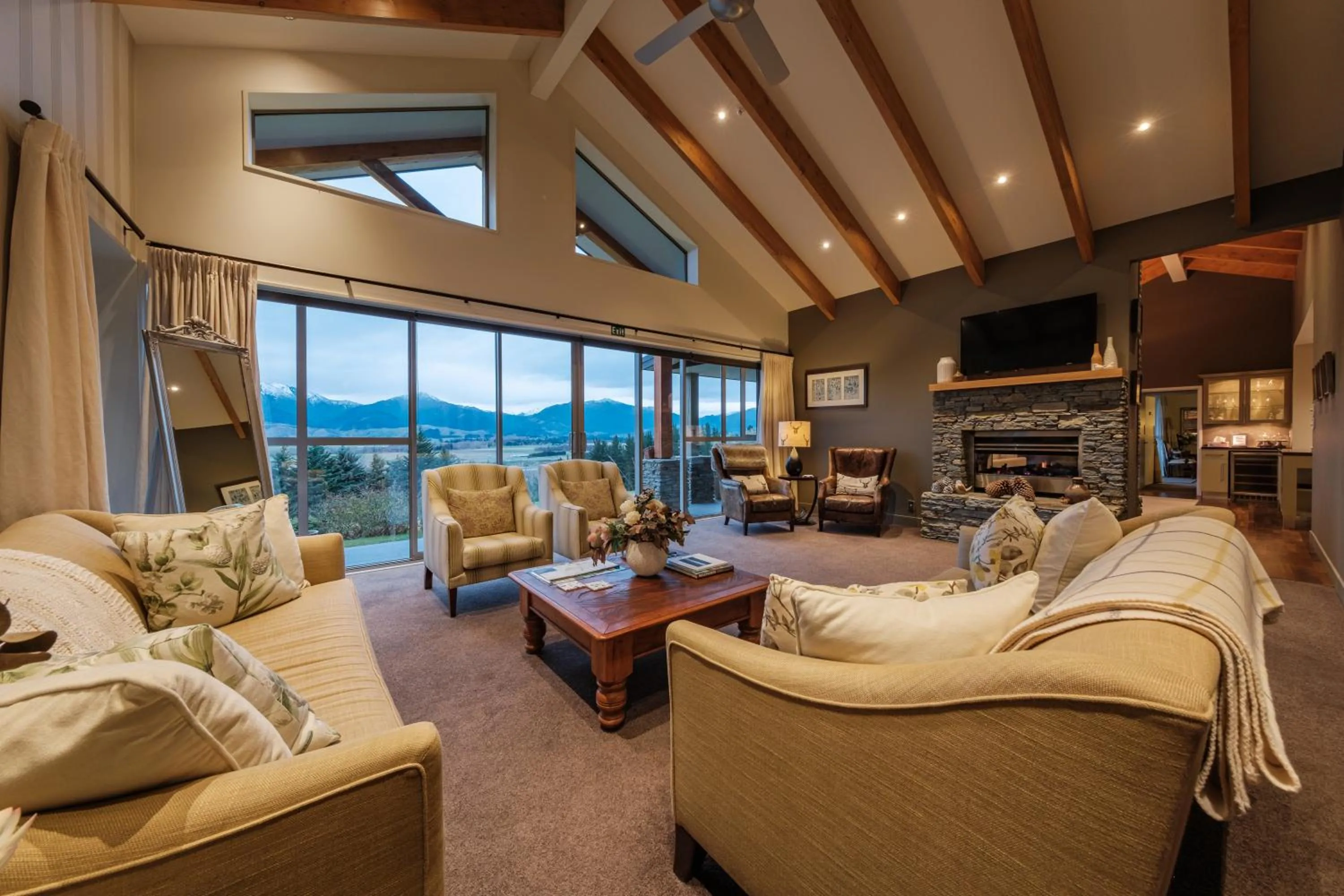 Communal lounge/ TV room in Amuri Estate Luxury Lodge