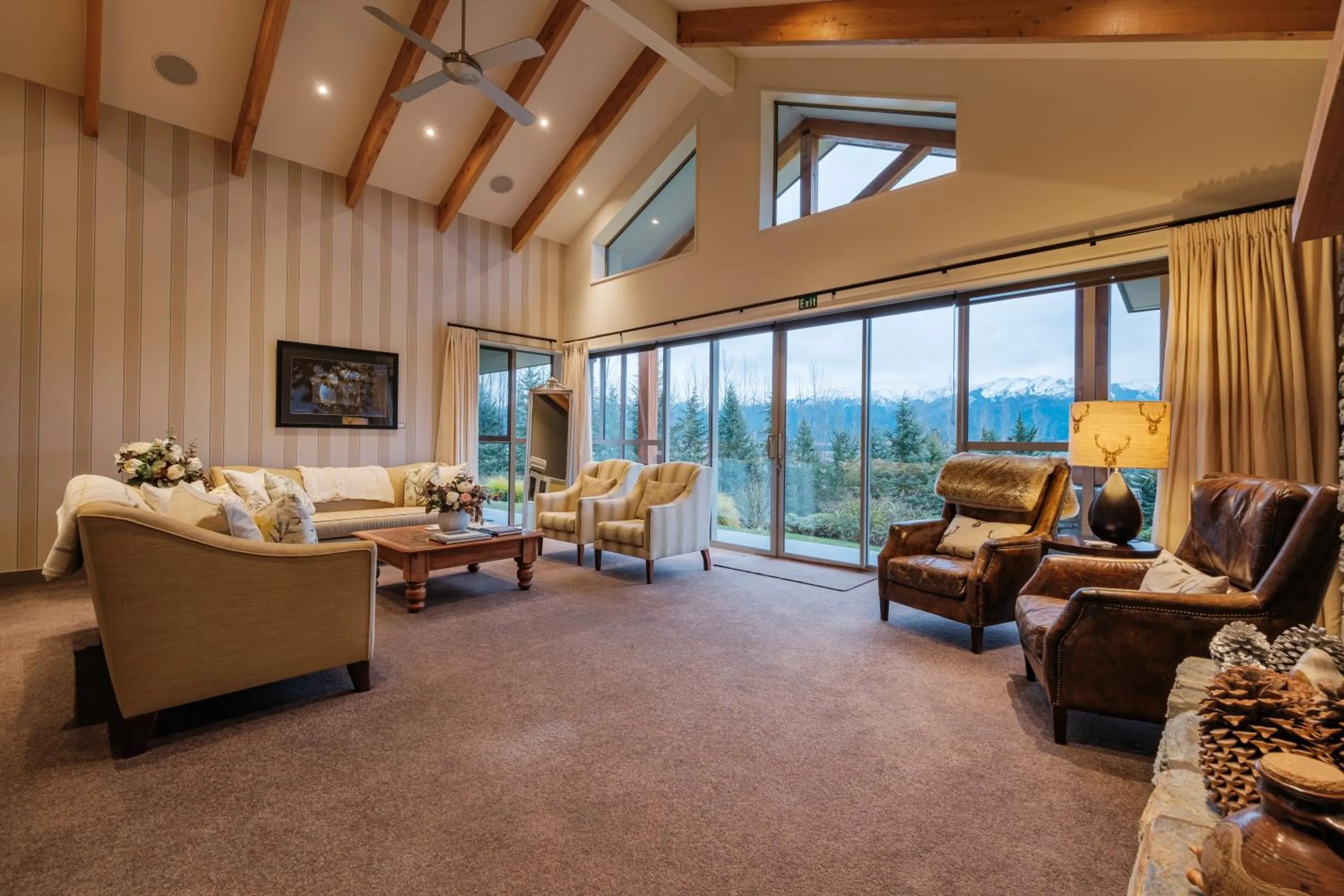 Communal lounge/ TV room in Amuri Estate Luxury Lodge