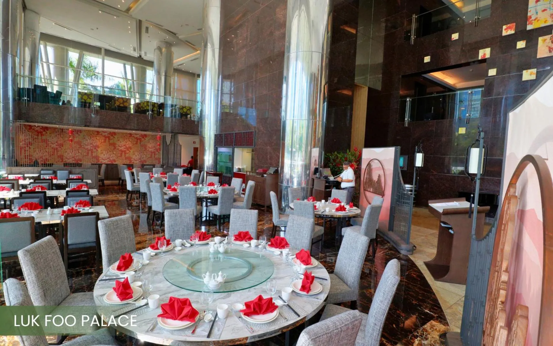 Restaurant/places to eat in Acacia Hotel Manila