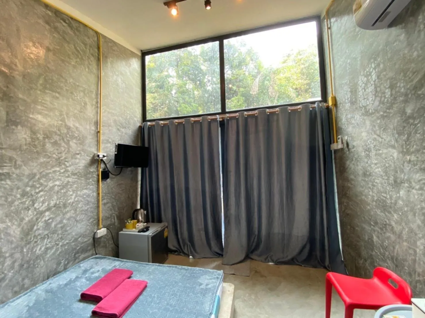 Bed in BeachBox@Koh Сhang