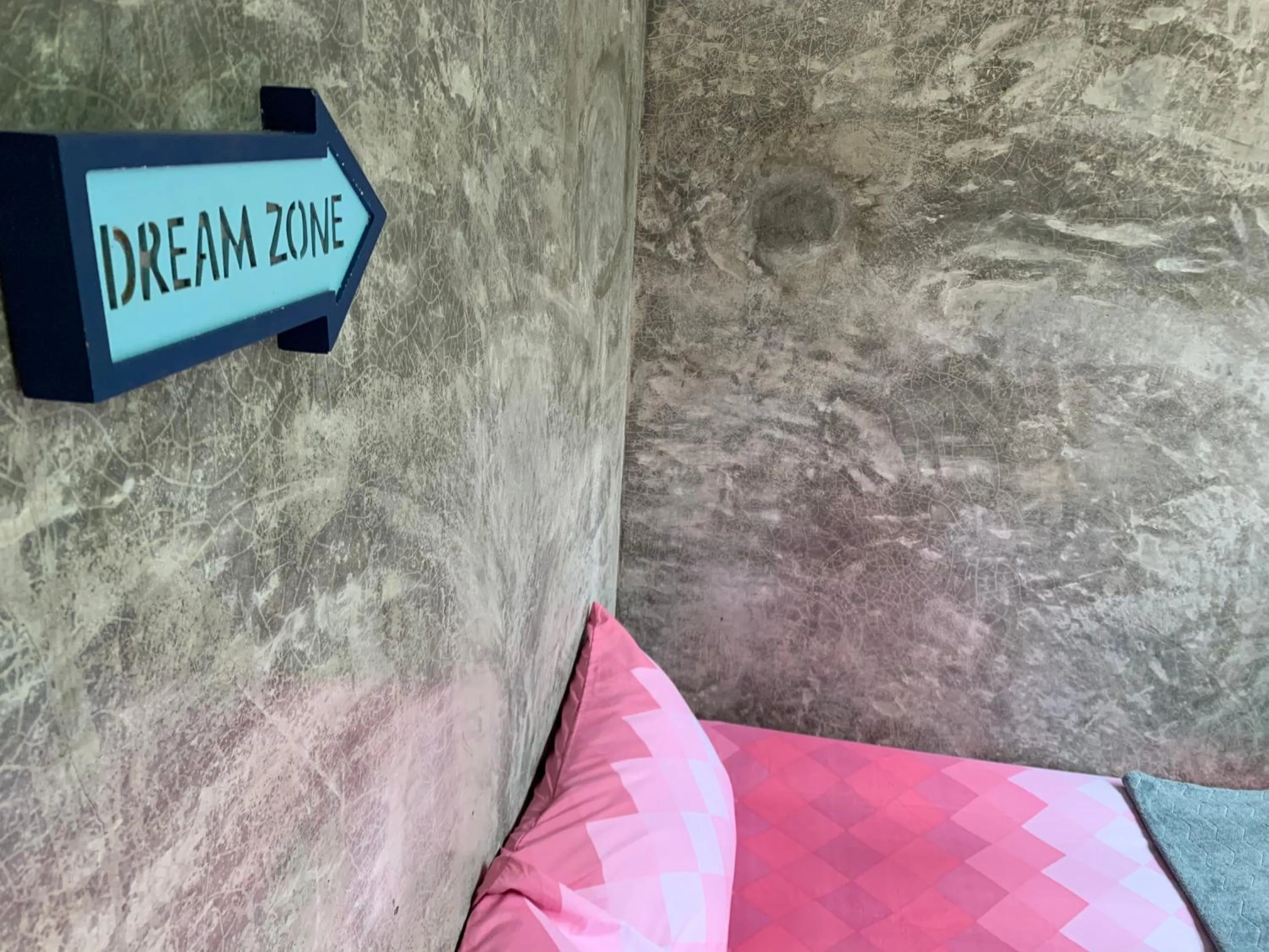 Bed in BeachBox@Koh Сhang