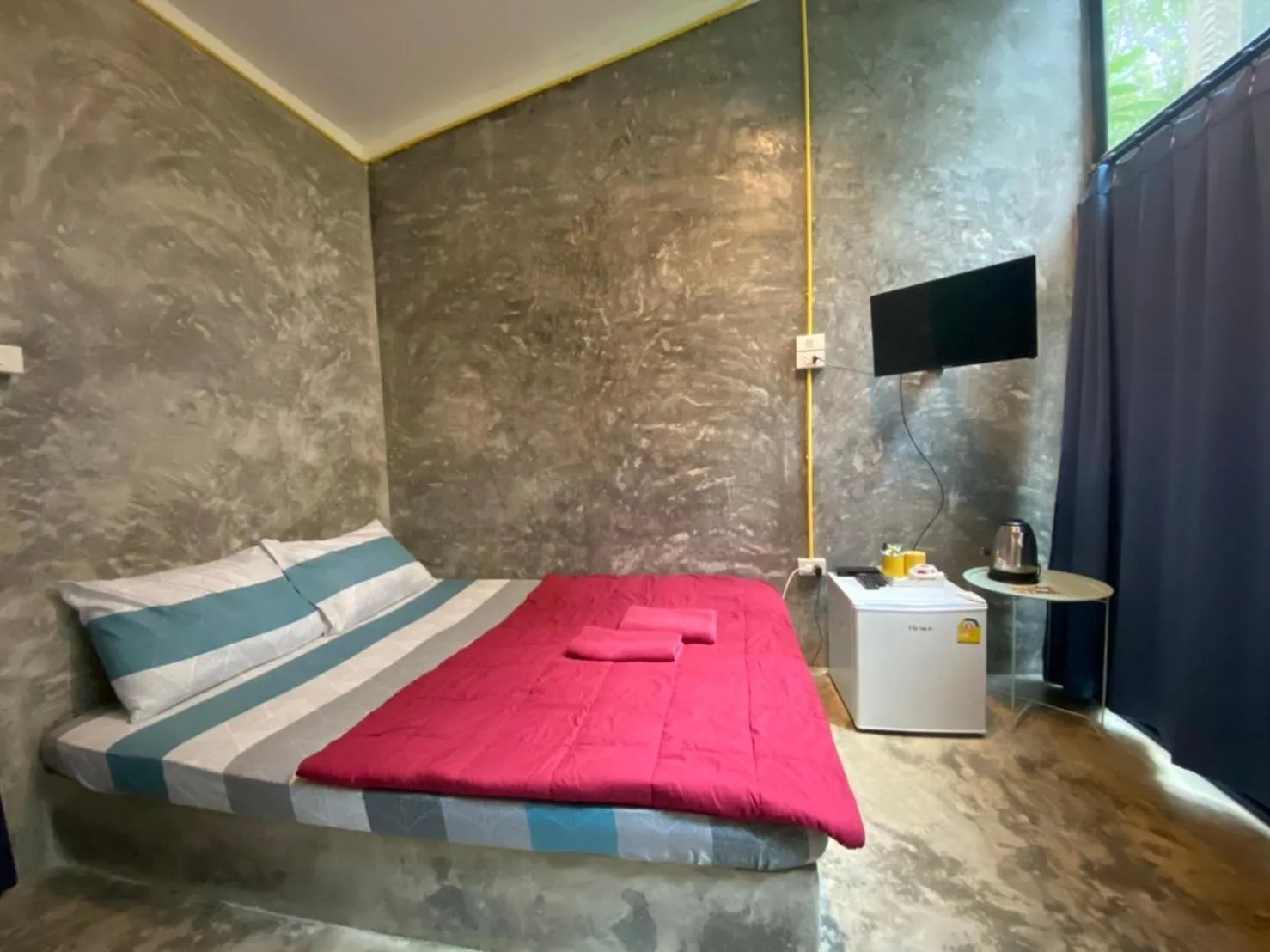 Bed in BeachBox@Koh Сhang