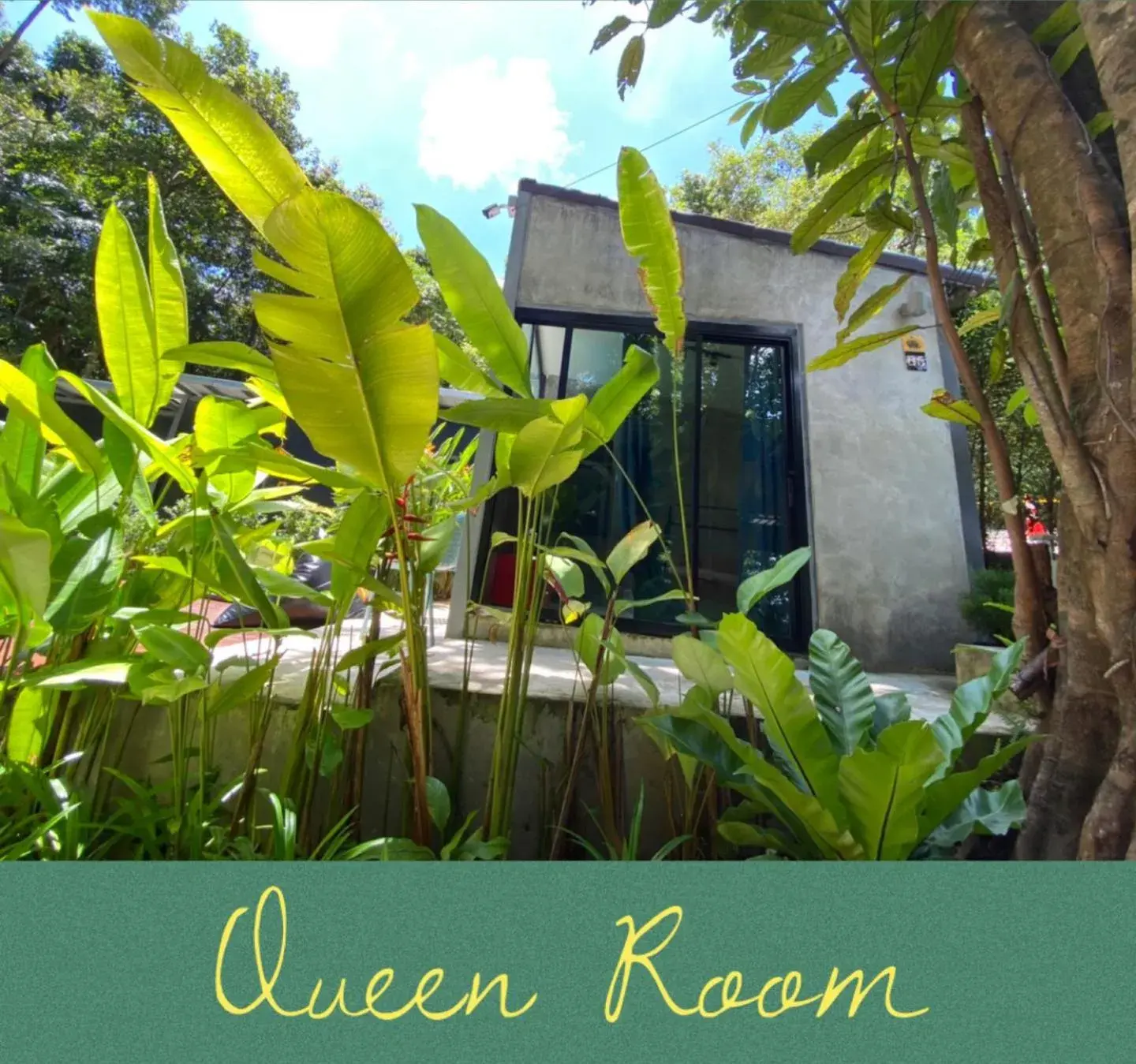 Queen Room with Balcony in BeachBox@Koh Сhang Queen Room with Balcony in BeachBox@Koh Сhang