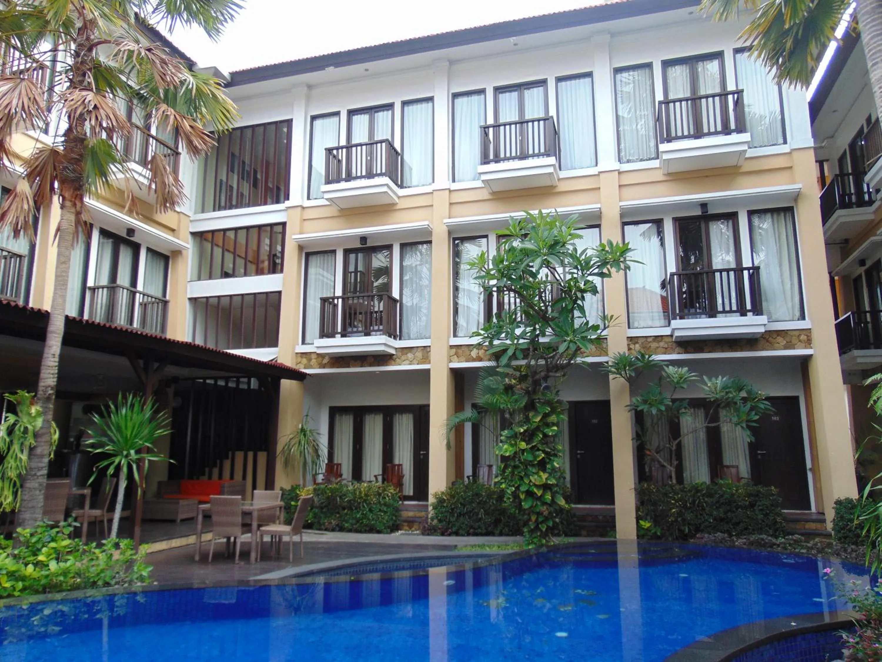 Property building in Suris Boutique Hotel