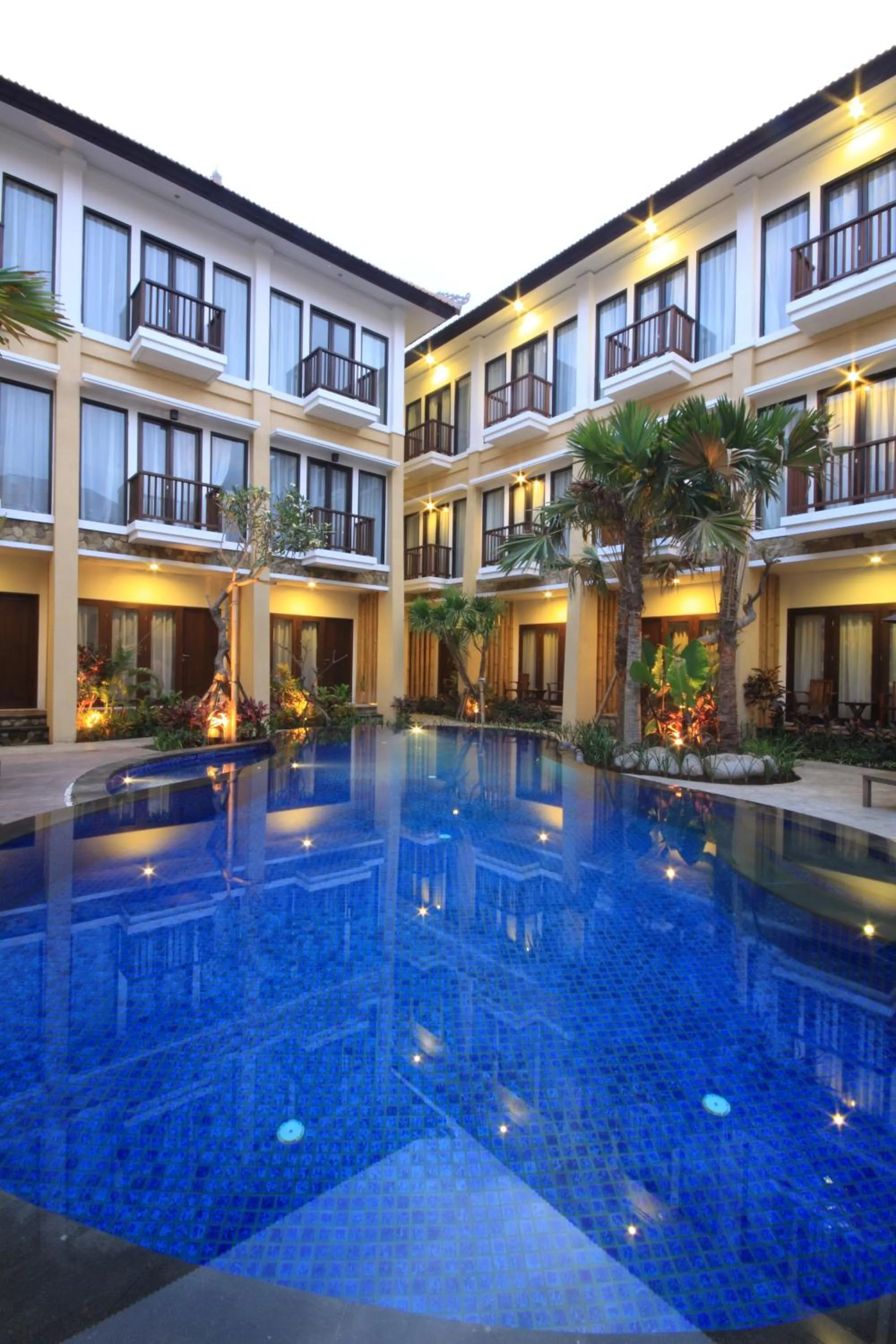 Swimming pool in Suris Boutique Hotel