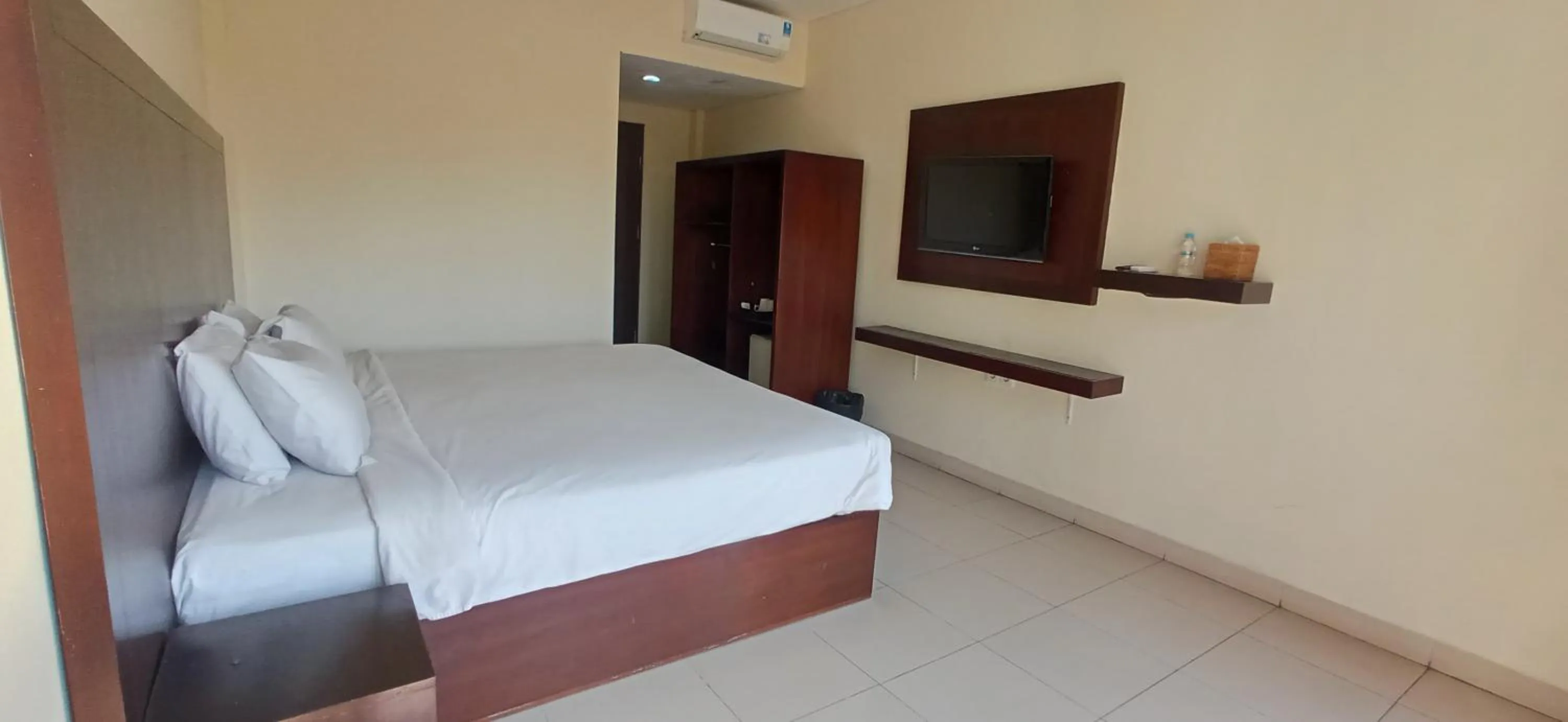 Bedroom, Bed in Suris Boutique Hotel