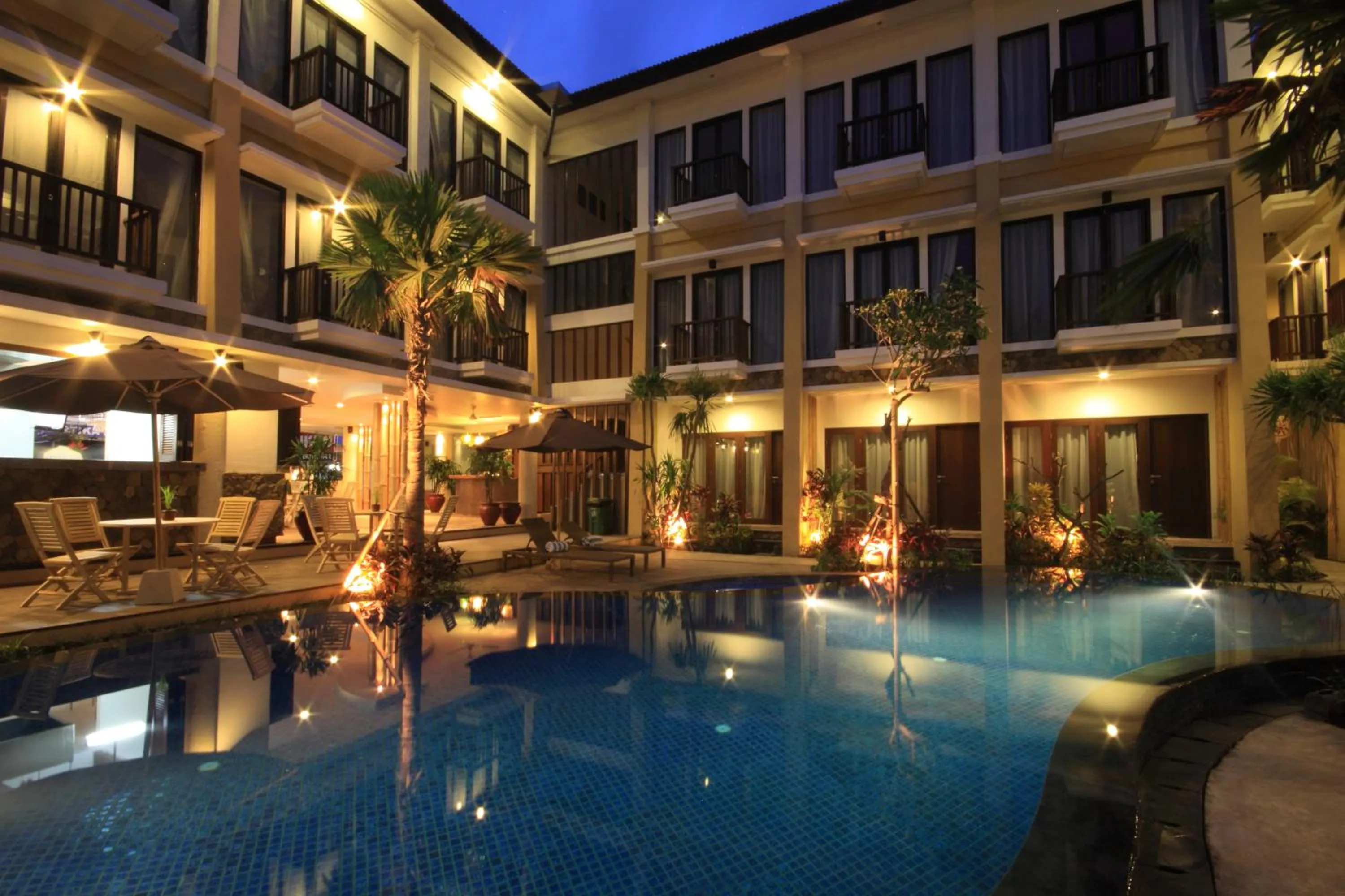 Swimming pool in Suris Boutique Hotel