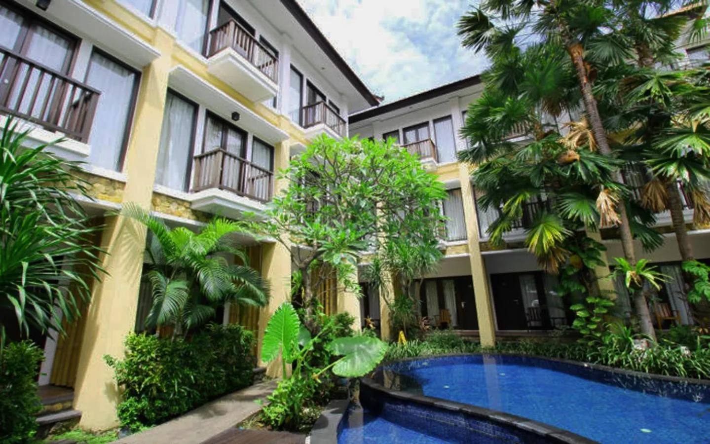 Property building in Suris Boutique Hotel