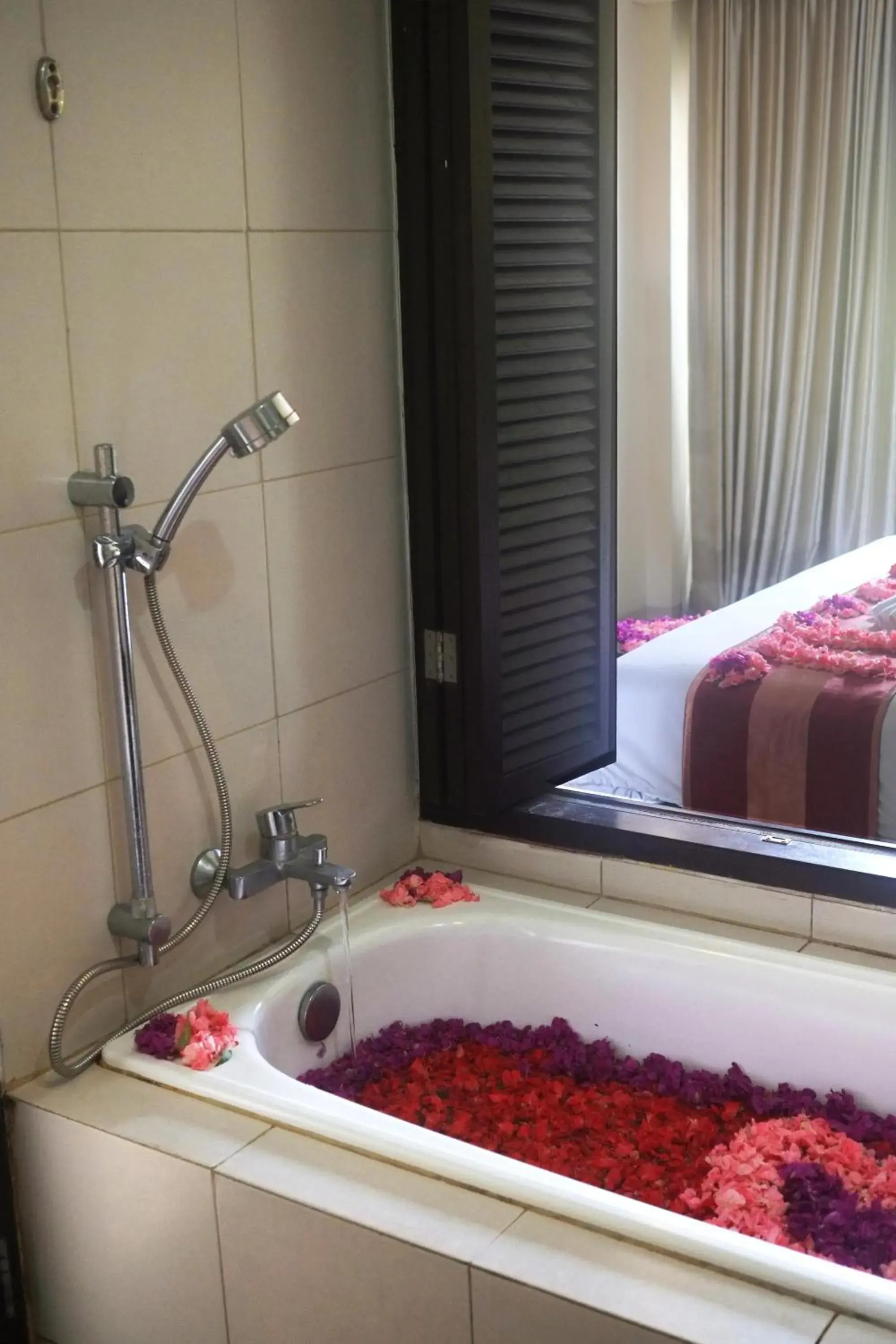 Bathroom, Bed in Suris Boutique Hotel Bathroom, Bed in Suris Boutique Hotel