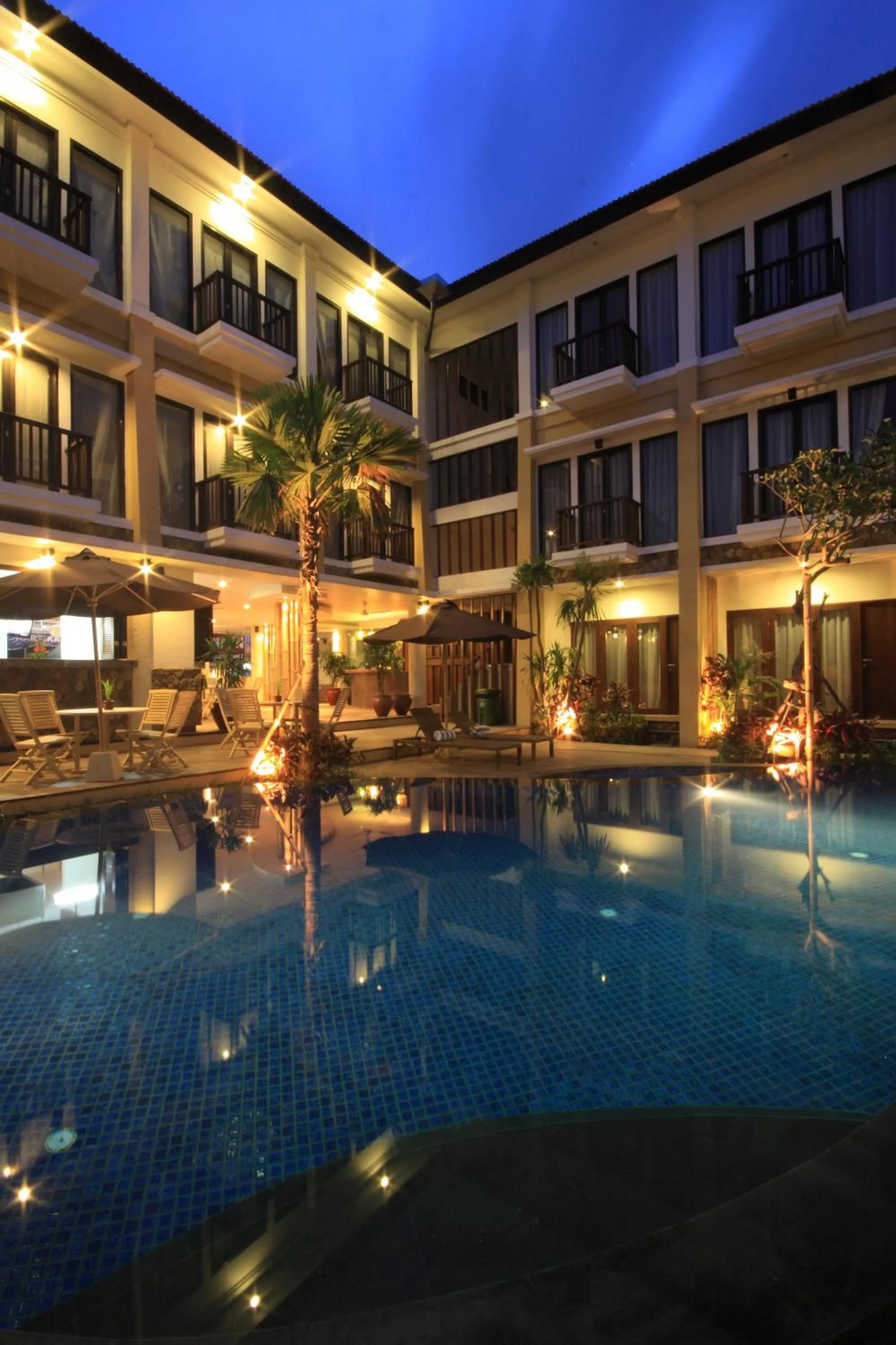 Swimming pool in Suris Boutique Hotel