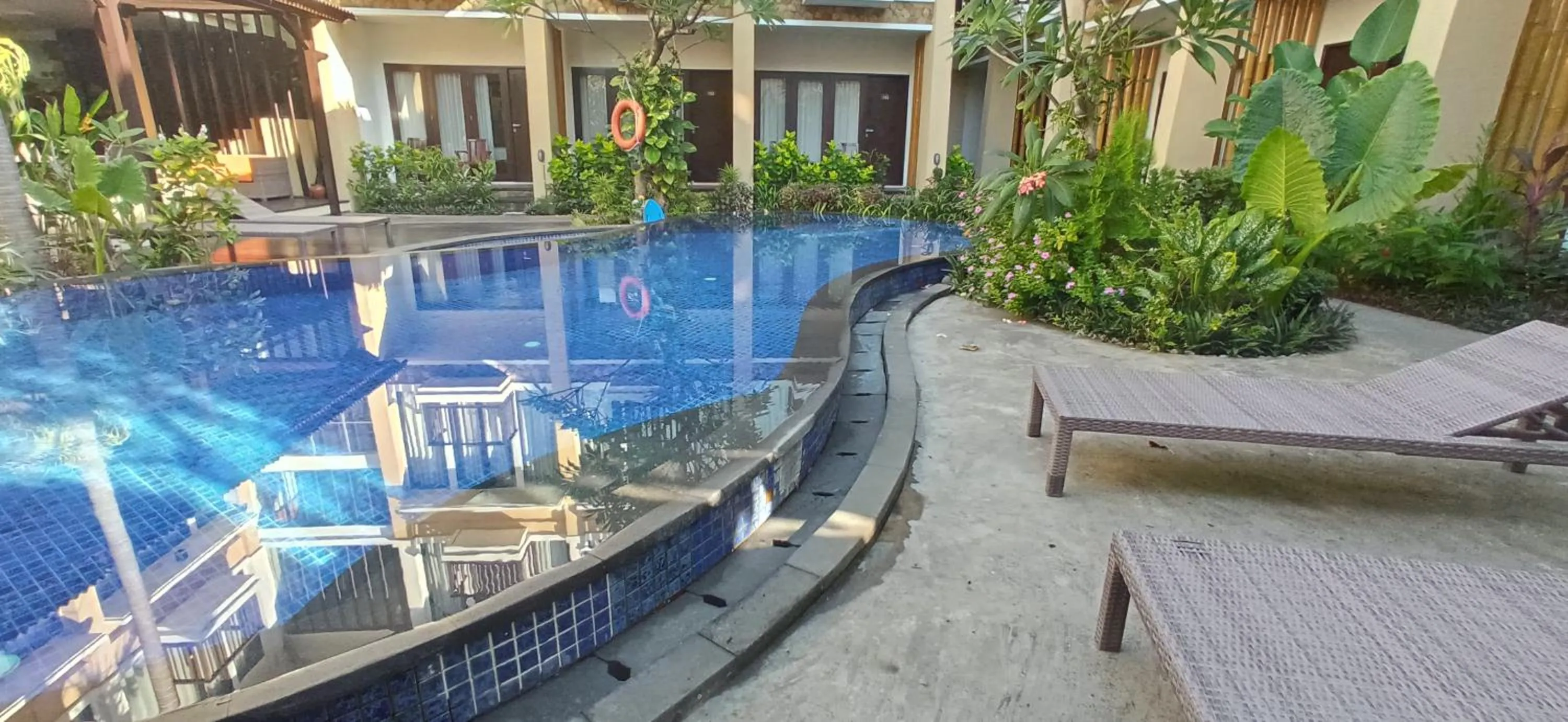 Swimming pool in Suris Boutique Hotel