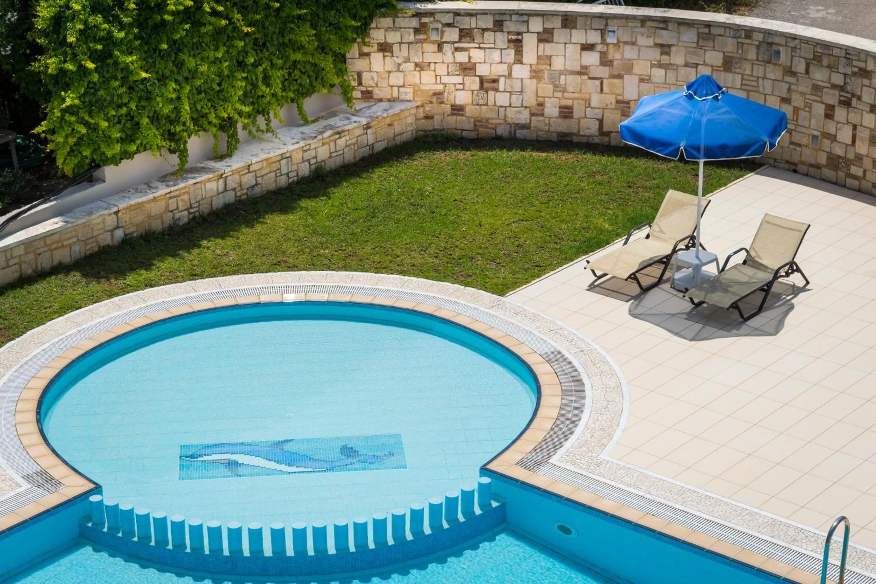 Property building in IRINI STALOS Apartments