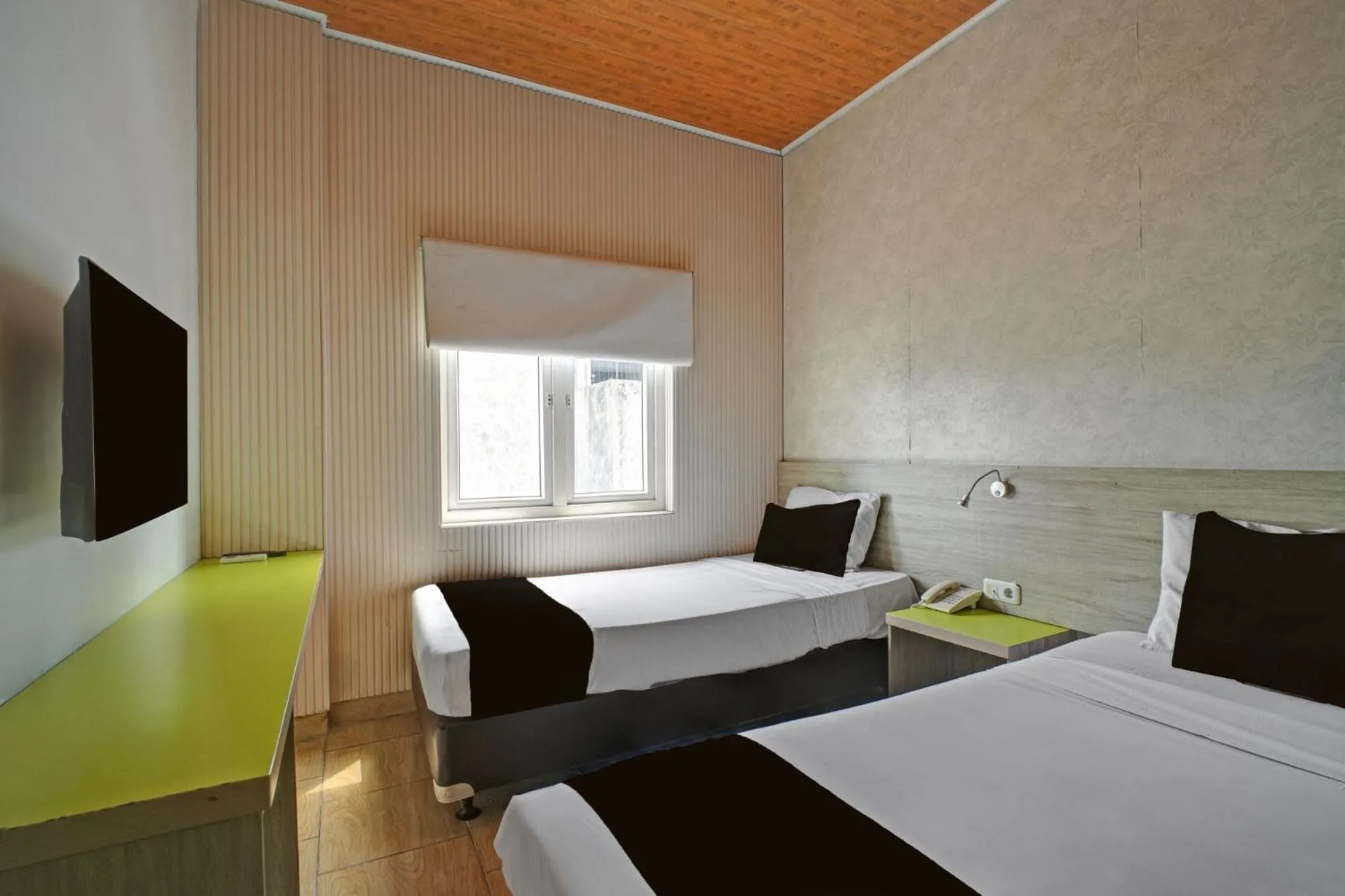 Bedroom, Bed in Hotel O Gambir Near Juanda Station Formerly Bunga Dahlia