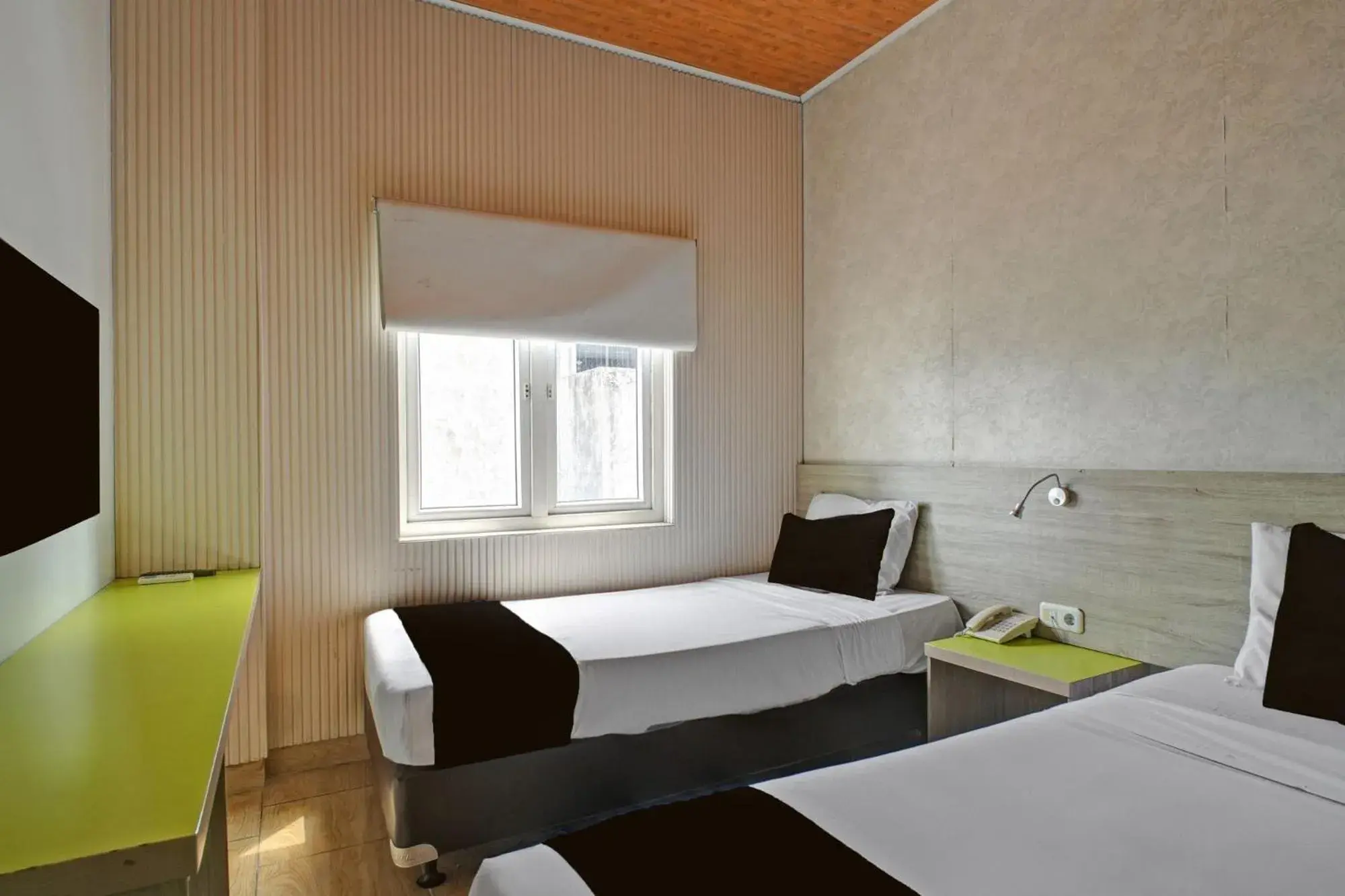 Bedroom, Bed in Hotel O Gambir Near Juanda Station Formerly Bunga Dahlia Bedroom, Bed in Hotel O Gambir Near Juanda Station Formerly Bunga Dahlia