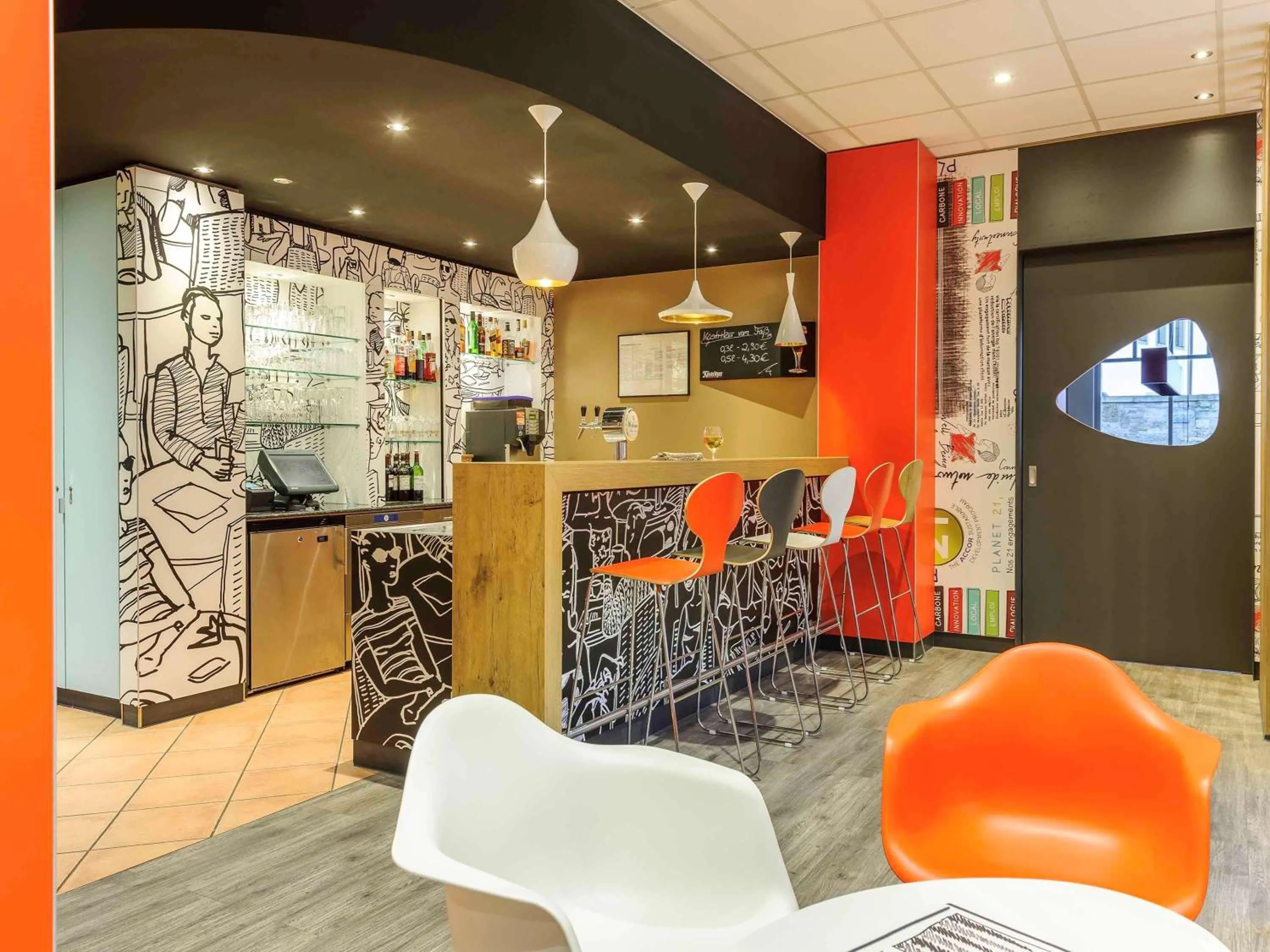 Lounge or bar in ibis Hotel Erfurt Altstadt