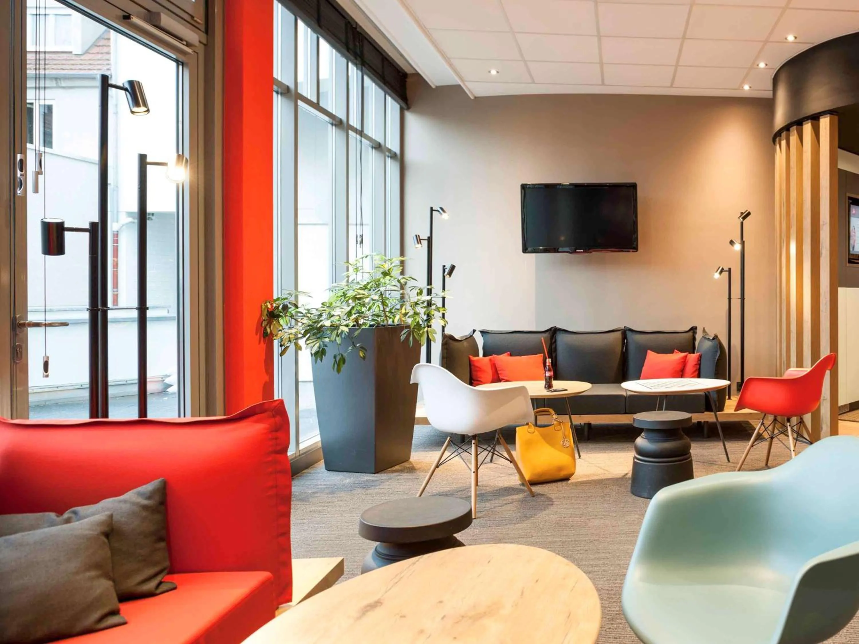 Lounge or bar in ibis Hotel Erfurt Altstadt