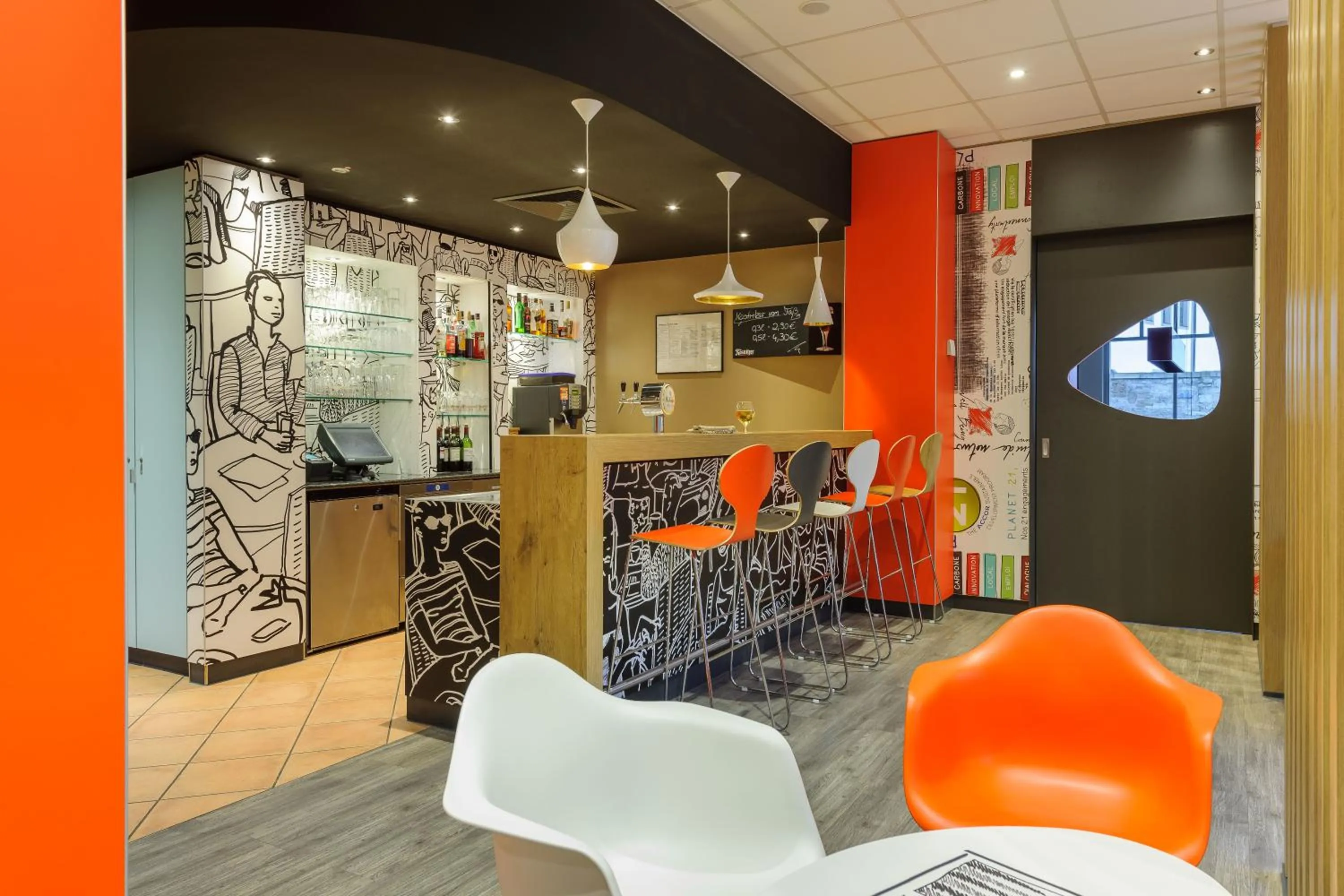 Lounge or bar in ibis Hotel Erfurt Altstadt