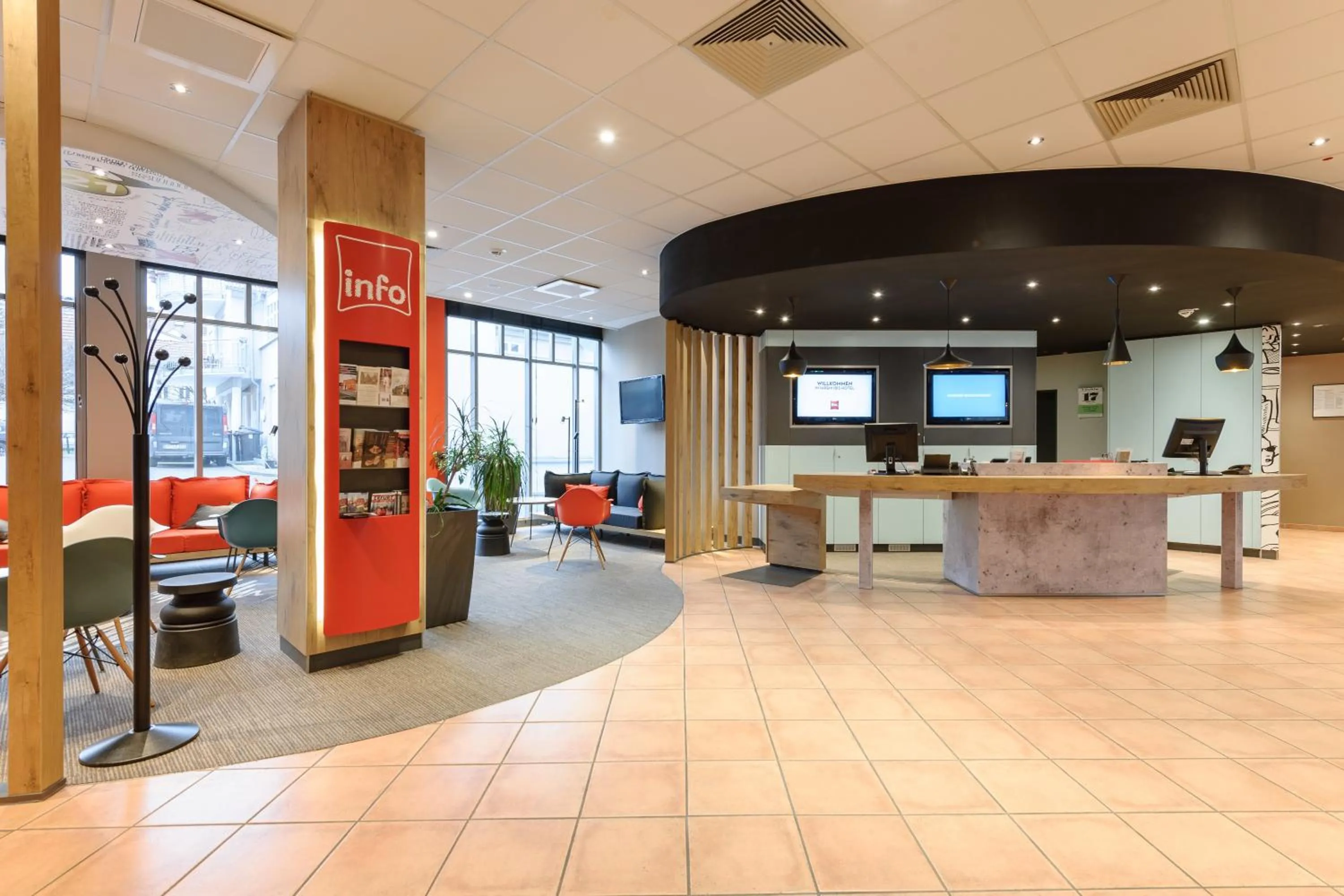 Lobby or reception in ibis Hotel Erfurt Altstadt