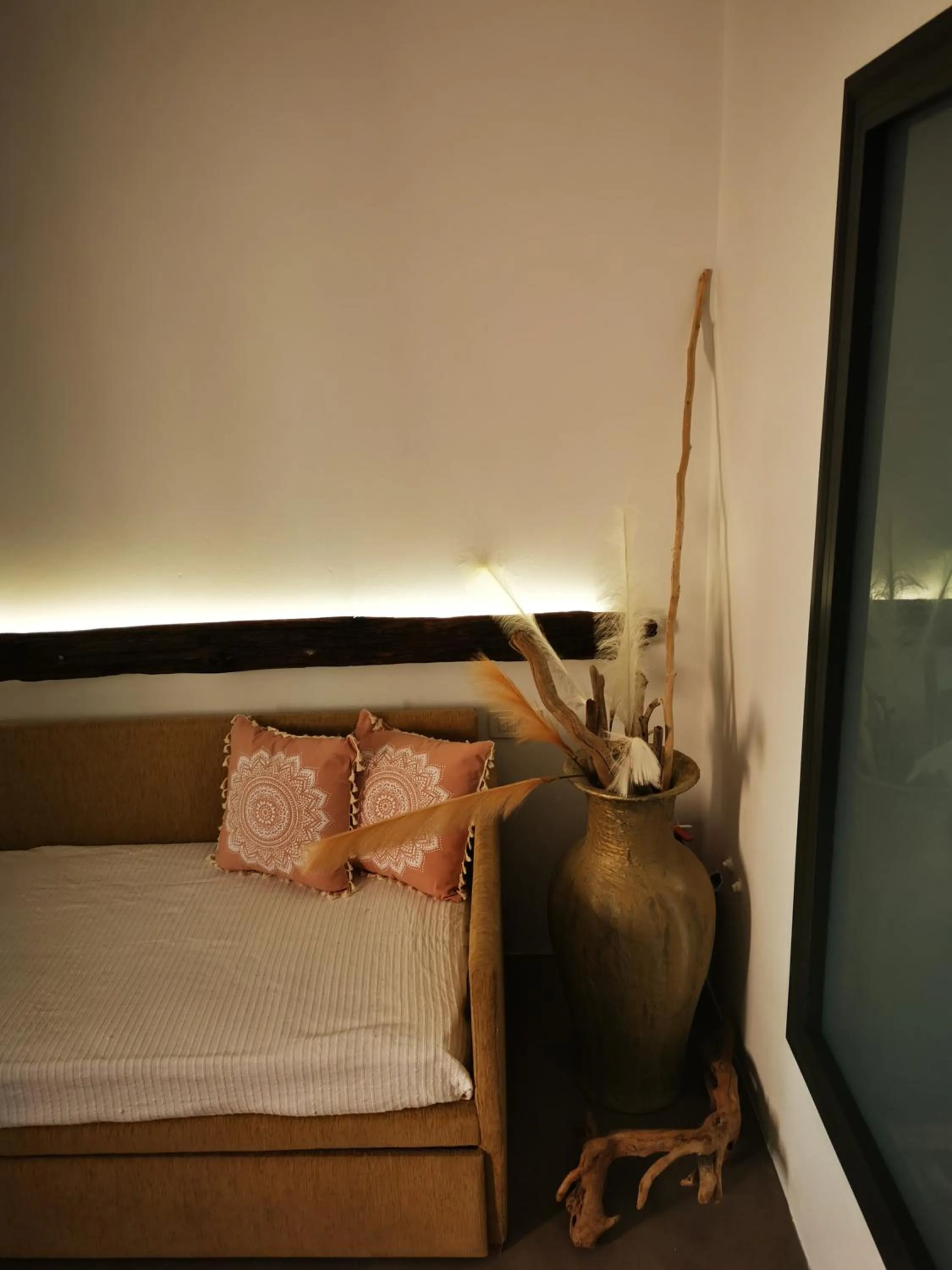 Living room, Bed in Niriides Hotel Apartments