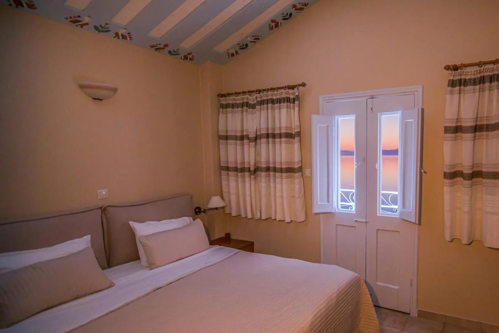 Bedroom, Bed in Niriides Hotel Apartments