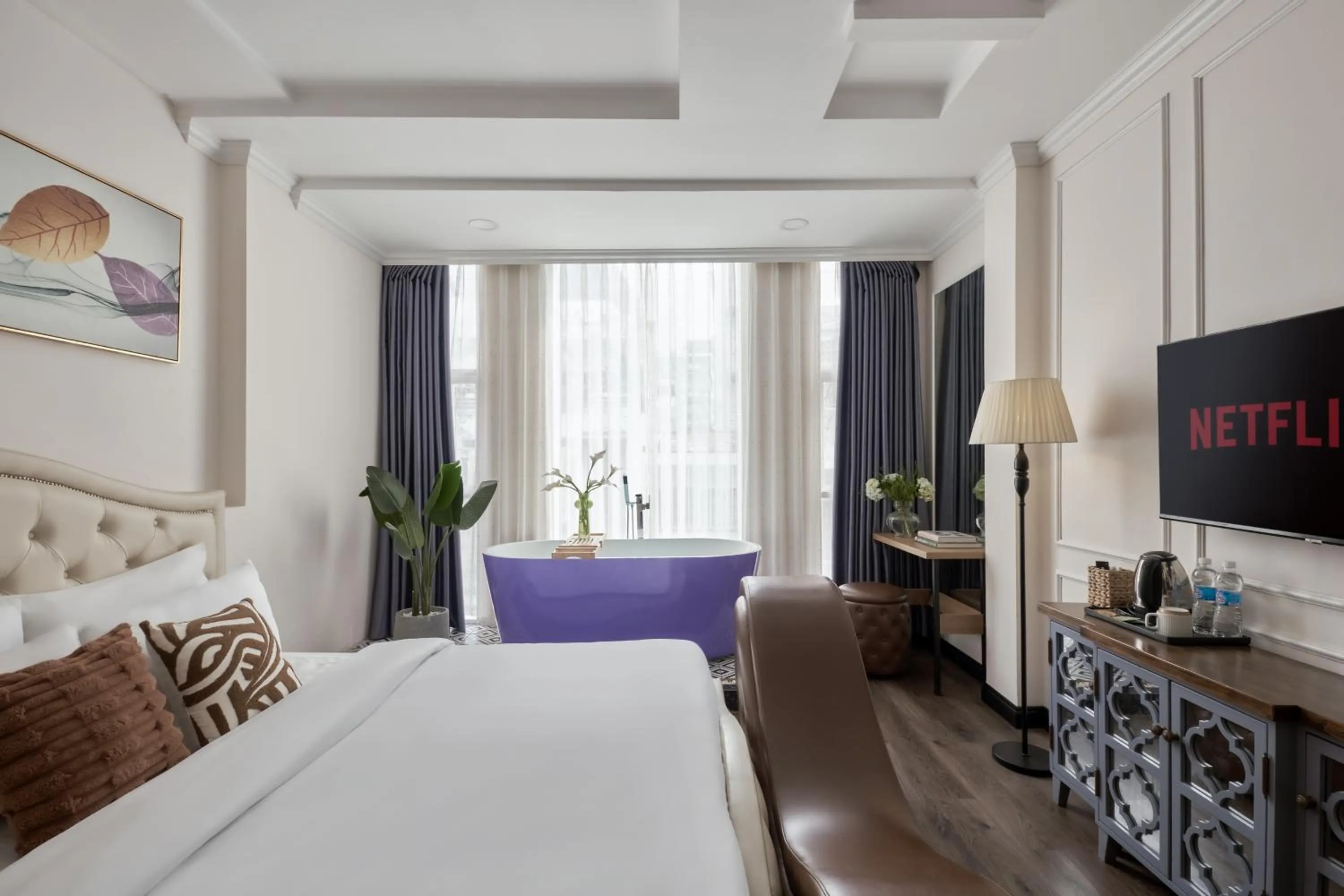 Bath, Bed in An Thinh Central Hotel - Ben Thanh Market