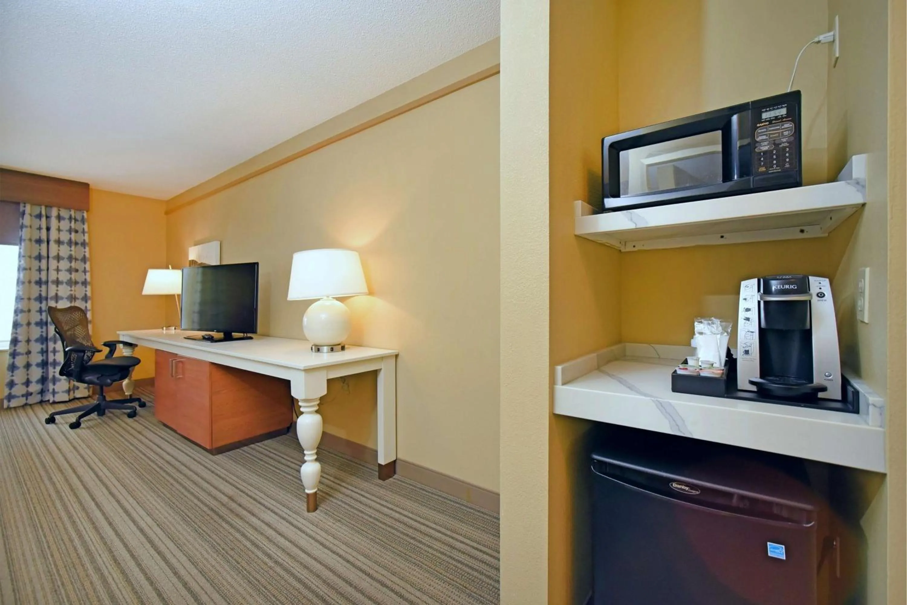 Bedroom in Hilton Garden Inn Saratoga Springs