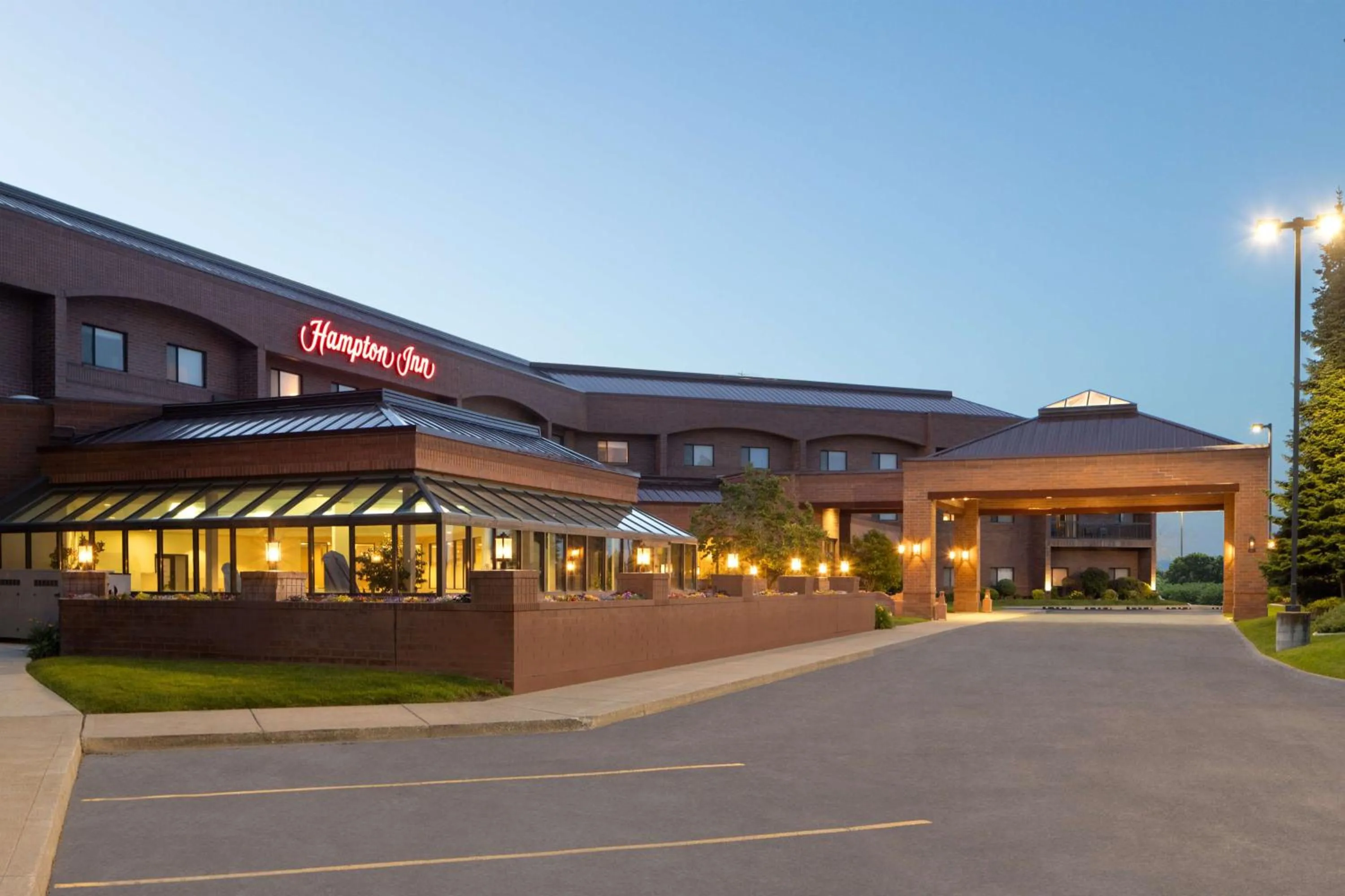 Property building in Hampton Inn Spokane Airport