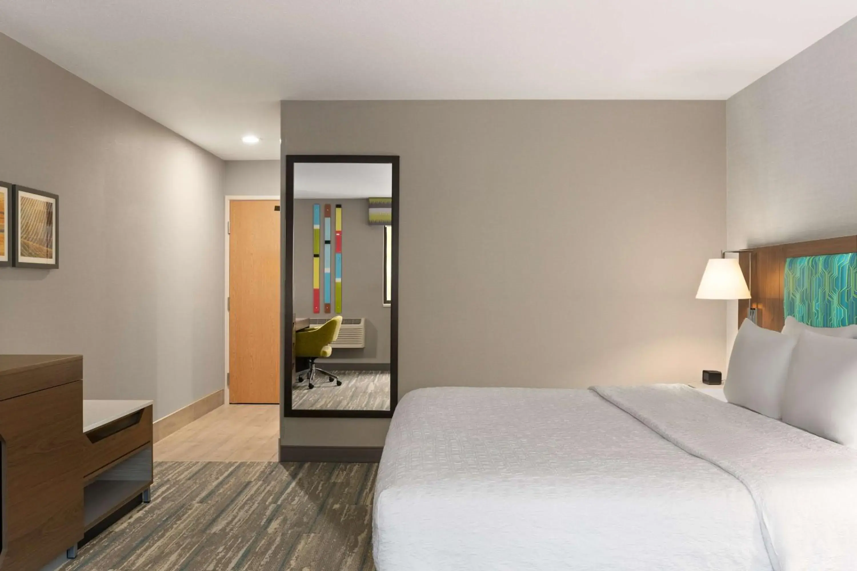 Photo of the whole room, Bed in Hampton Inn Spokane Airport Photo of the whole room, Bed in Hampton Inn Spokane Airport