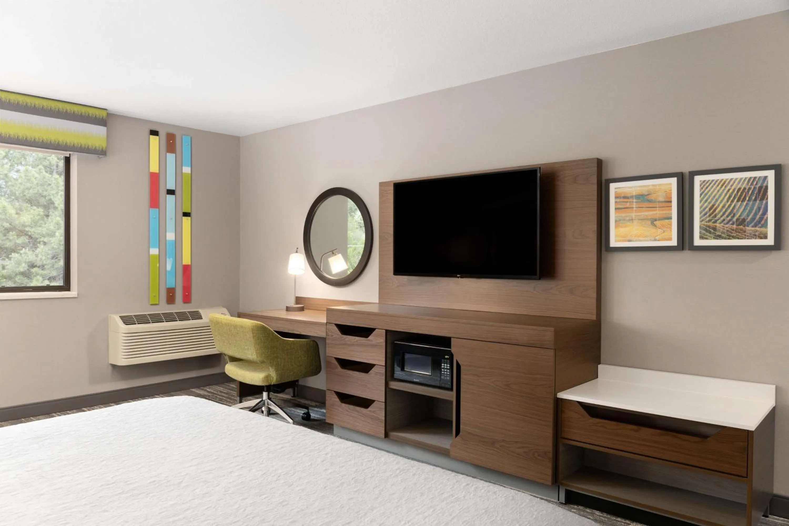 Bedroom, Bed in Hampton Inn Spokane Airport