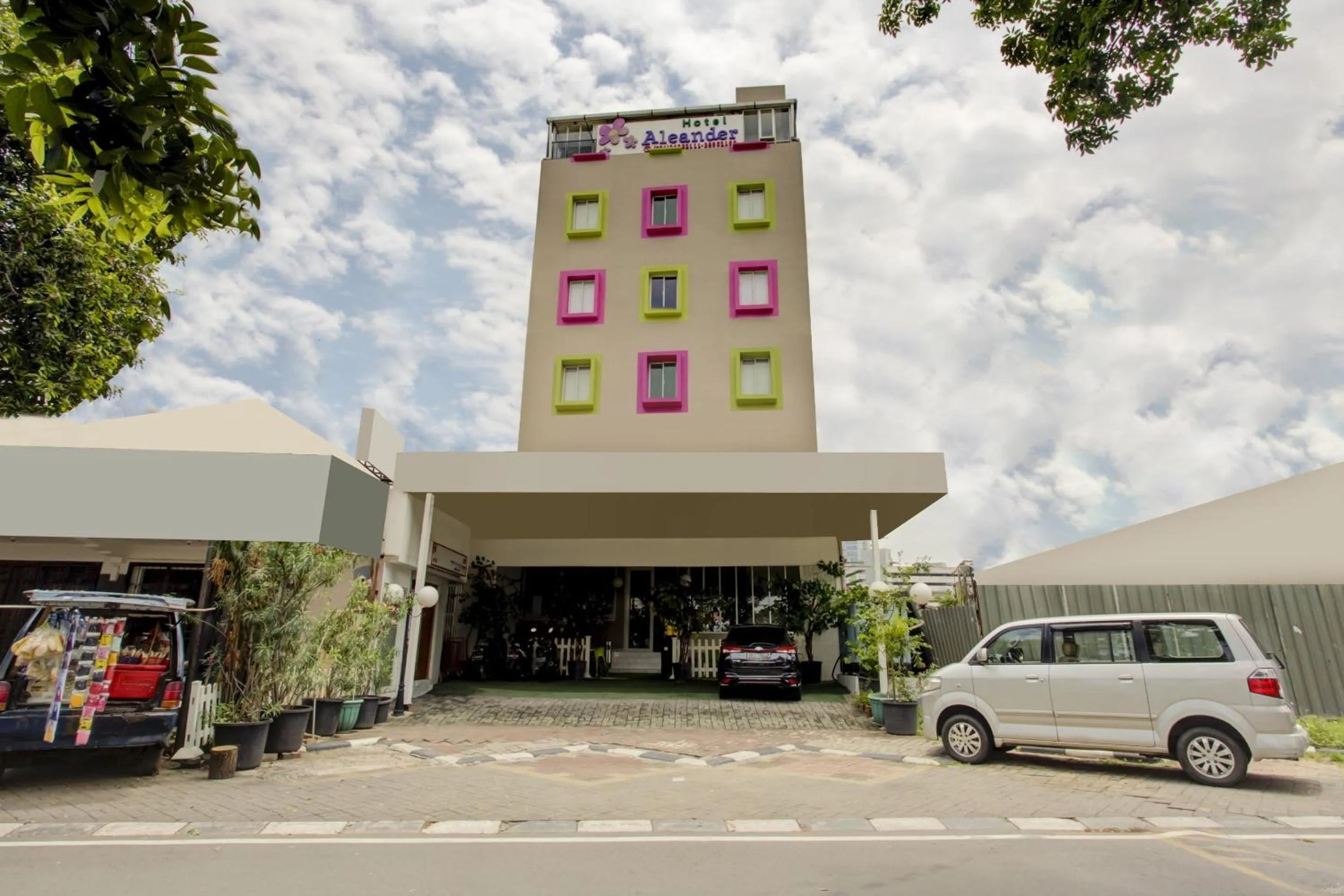 Facade/entrance in Collection O Gambir Near Masjid Istiqlal Formerly Aleander Hotel