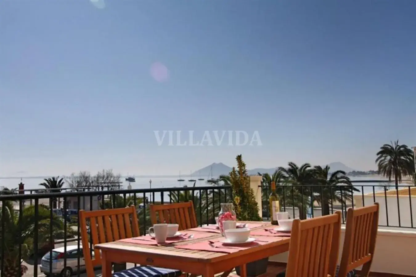 Modern Frontline apartment with Sea Views Modern Frontline apartment with Sea Views