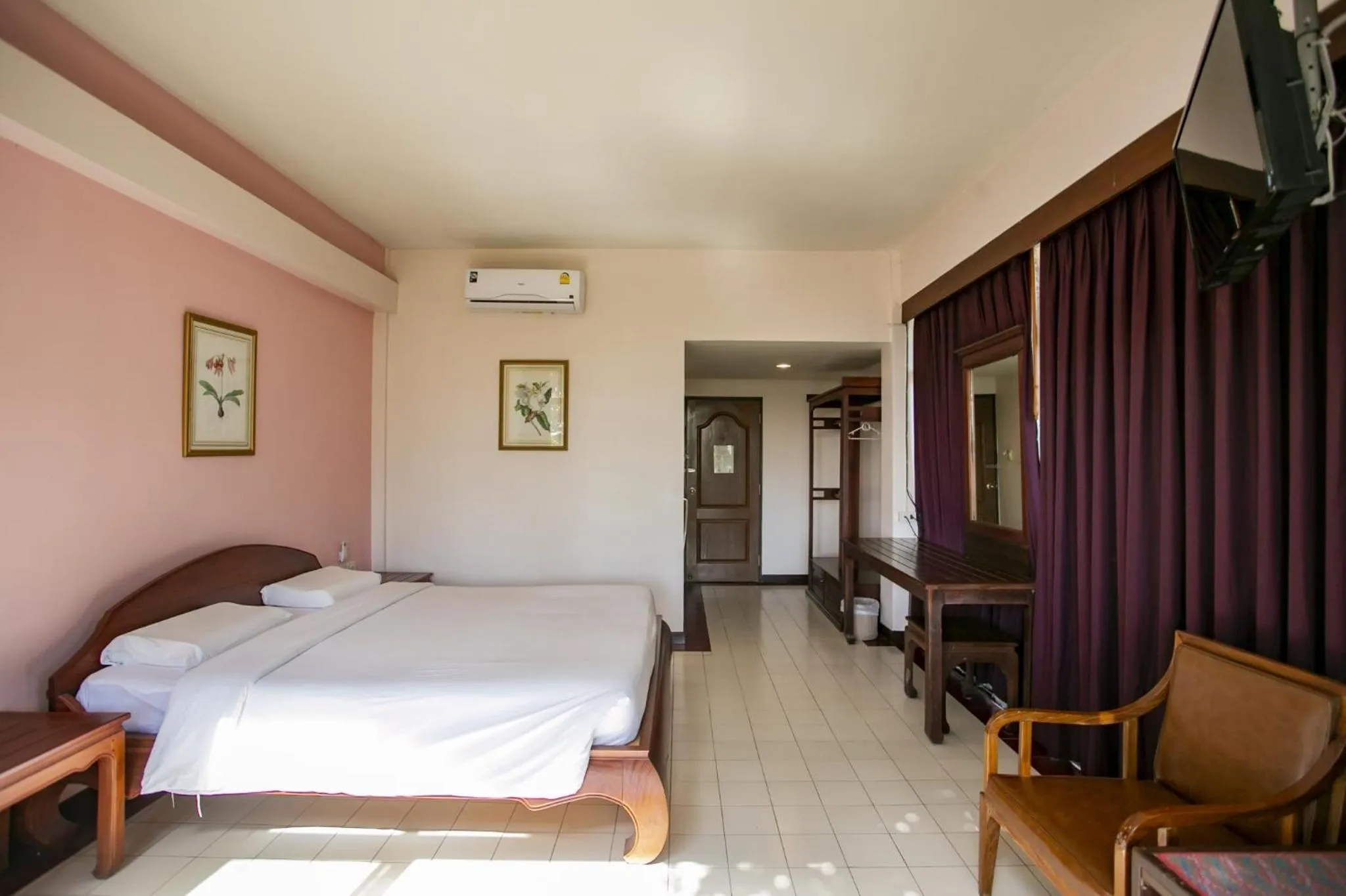 Bedroom, Bed in Mae Pim Resort Hotel