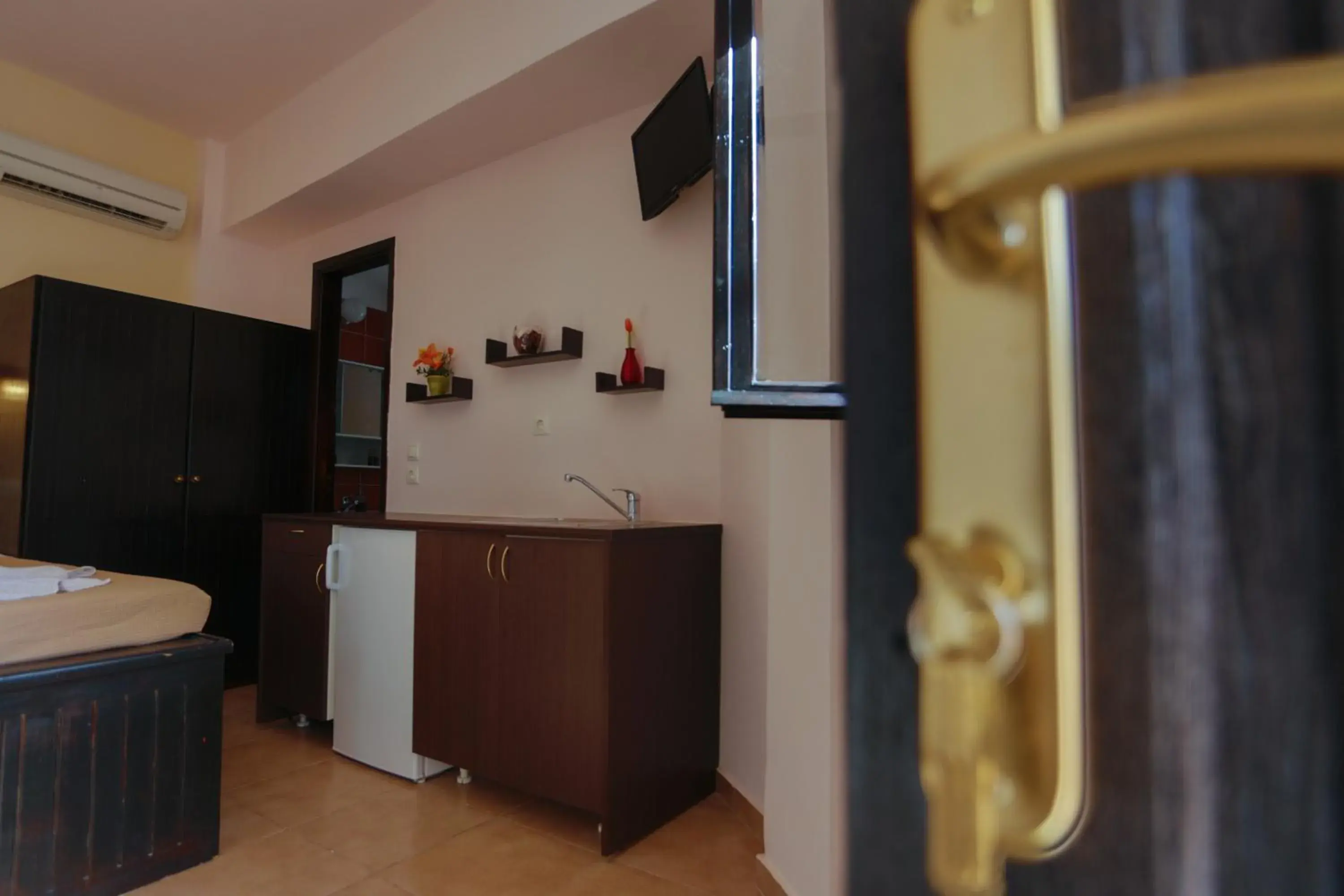 TV and multimedia in Little Lindos Sea View Studios TV and multimedia in Little Lindos Sea View Studios