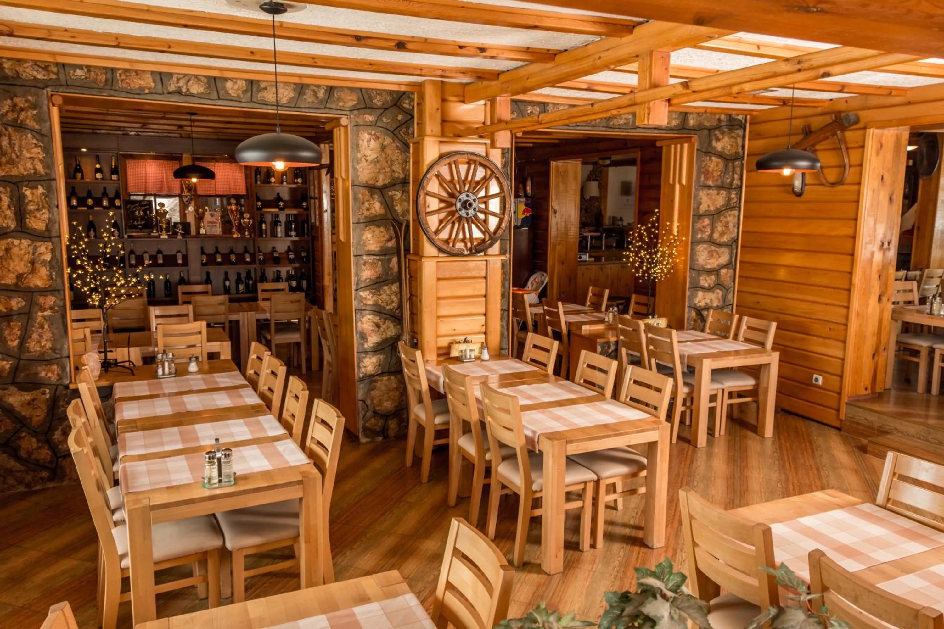 Restaurant/places to eat in Hotel Board