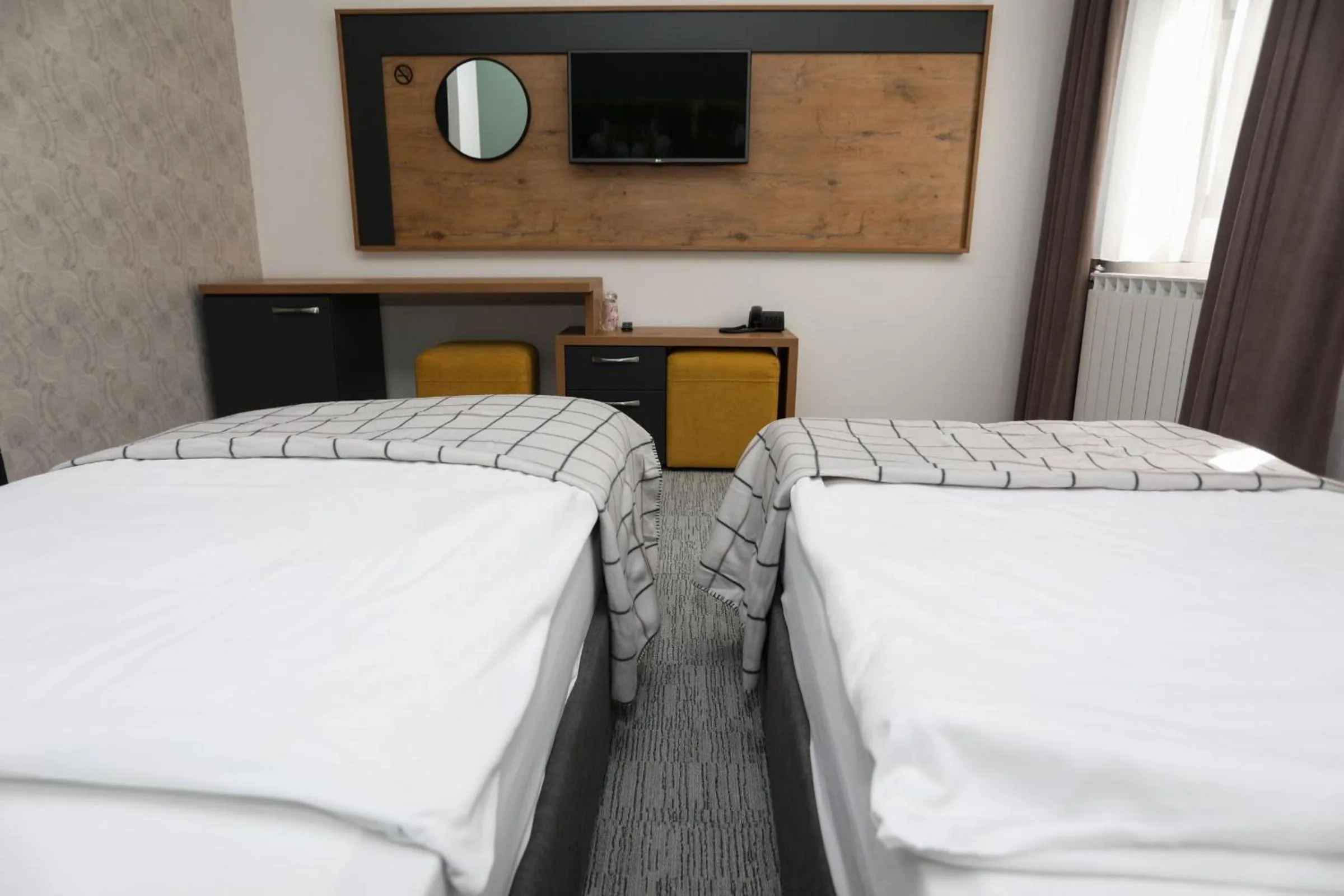 Photo of the whole room, Bed in Hotel Board