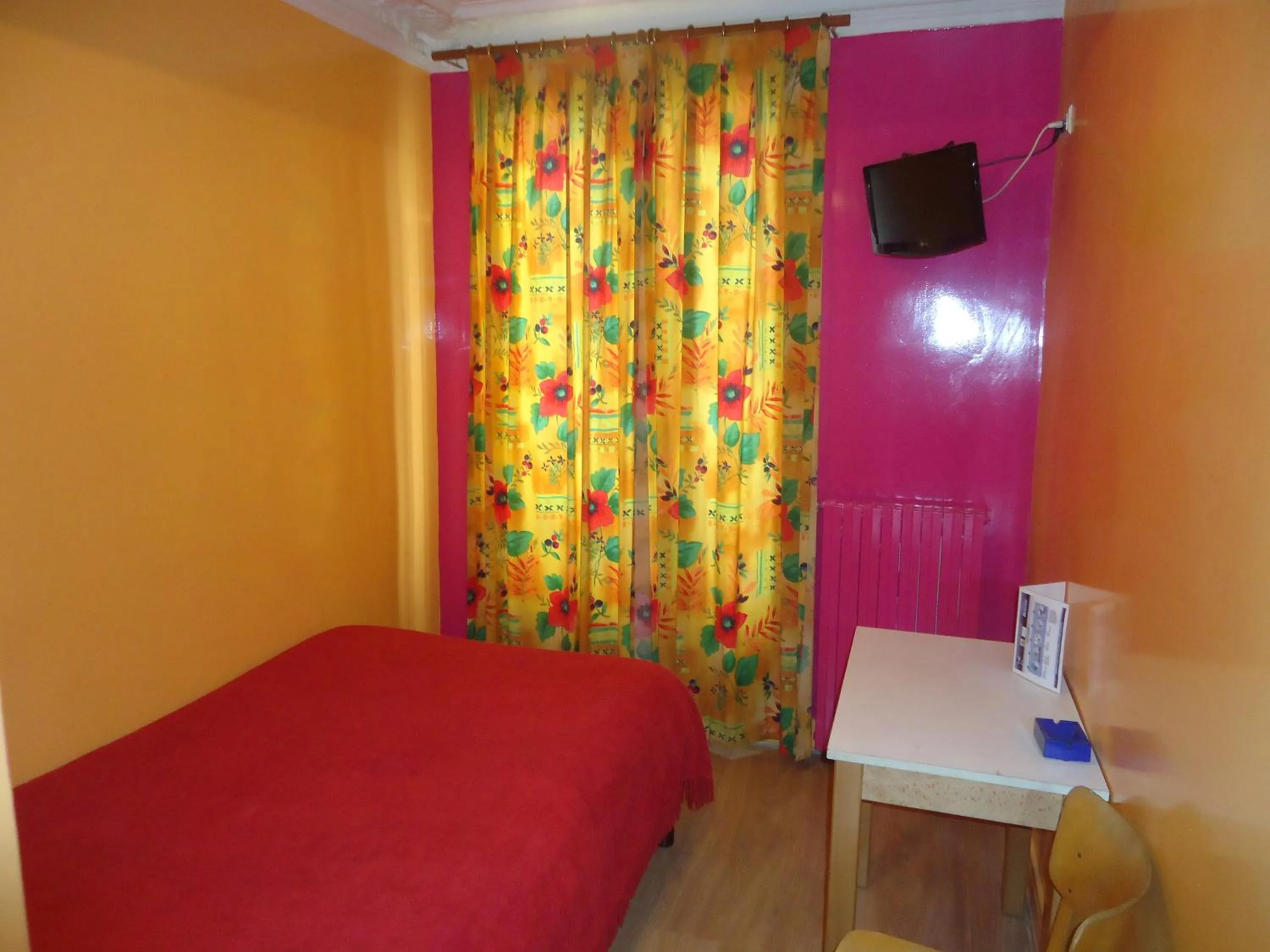 Photo of the whole room, Bed in Hotel des Belges