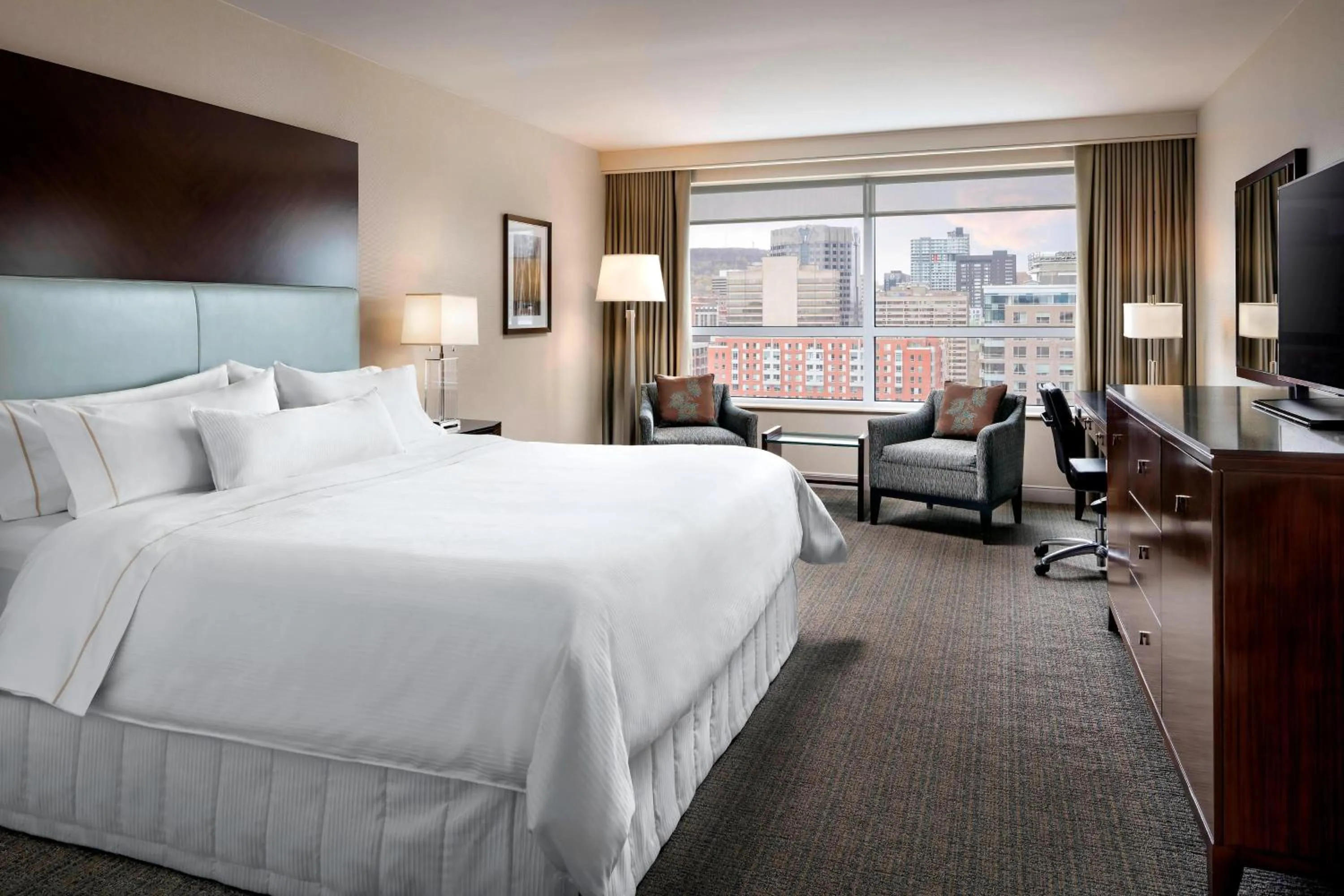Photo of the whole room, Bed in Le Westin Montreal
