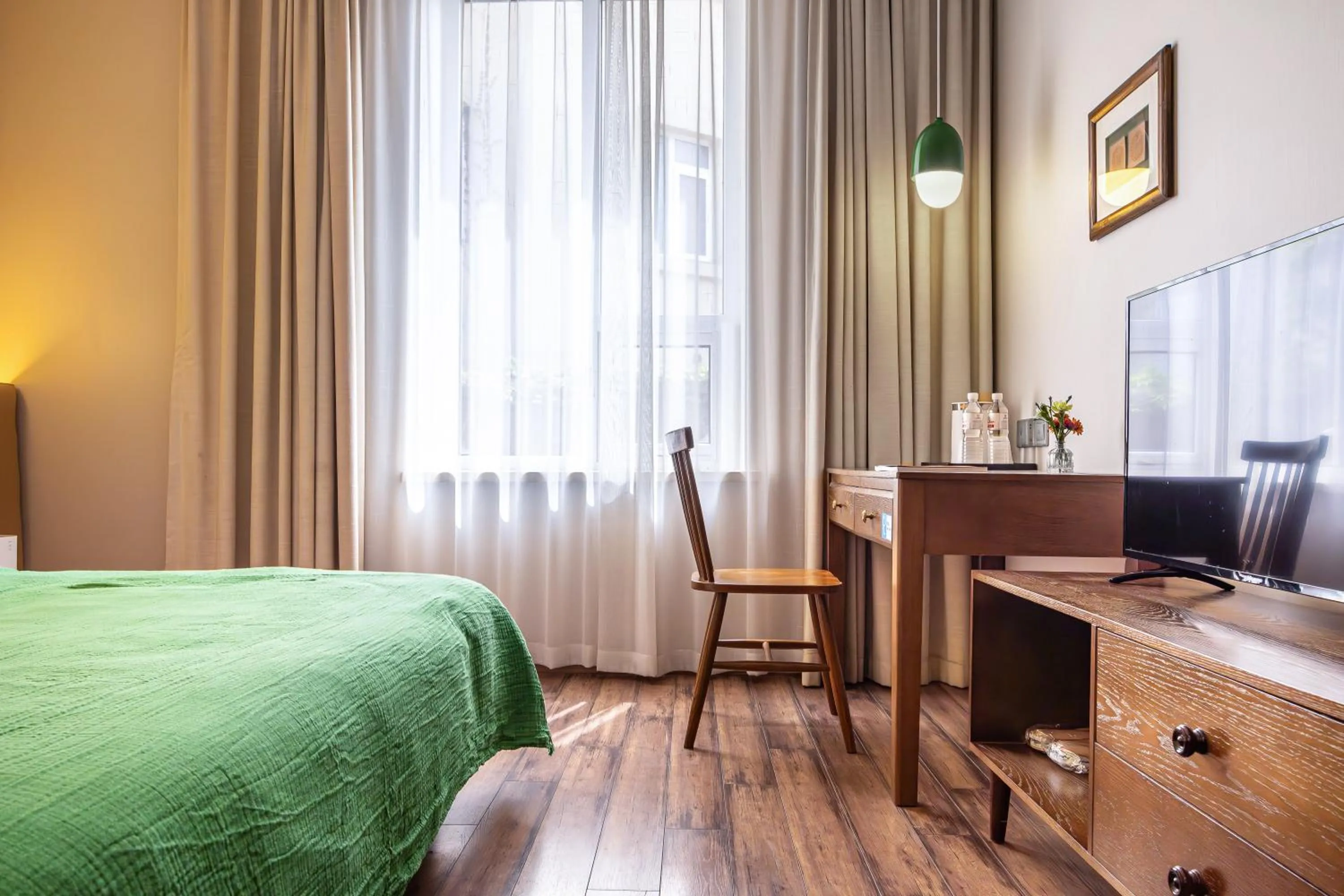 Bed in Qingdao Kaiyue Hotel Zhongshan Road St Michael's Cathedral and Zhanqiao Pier