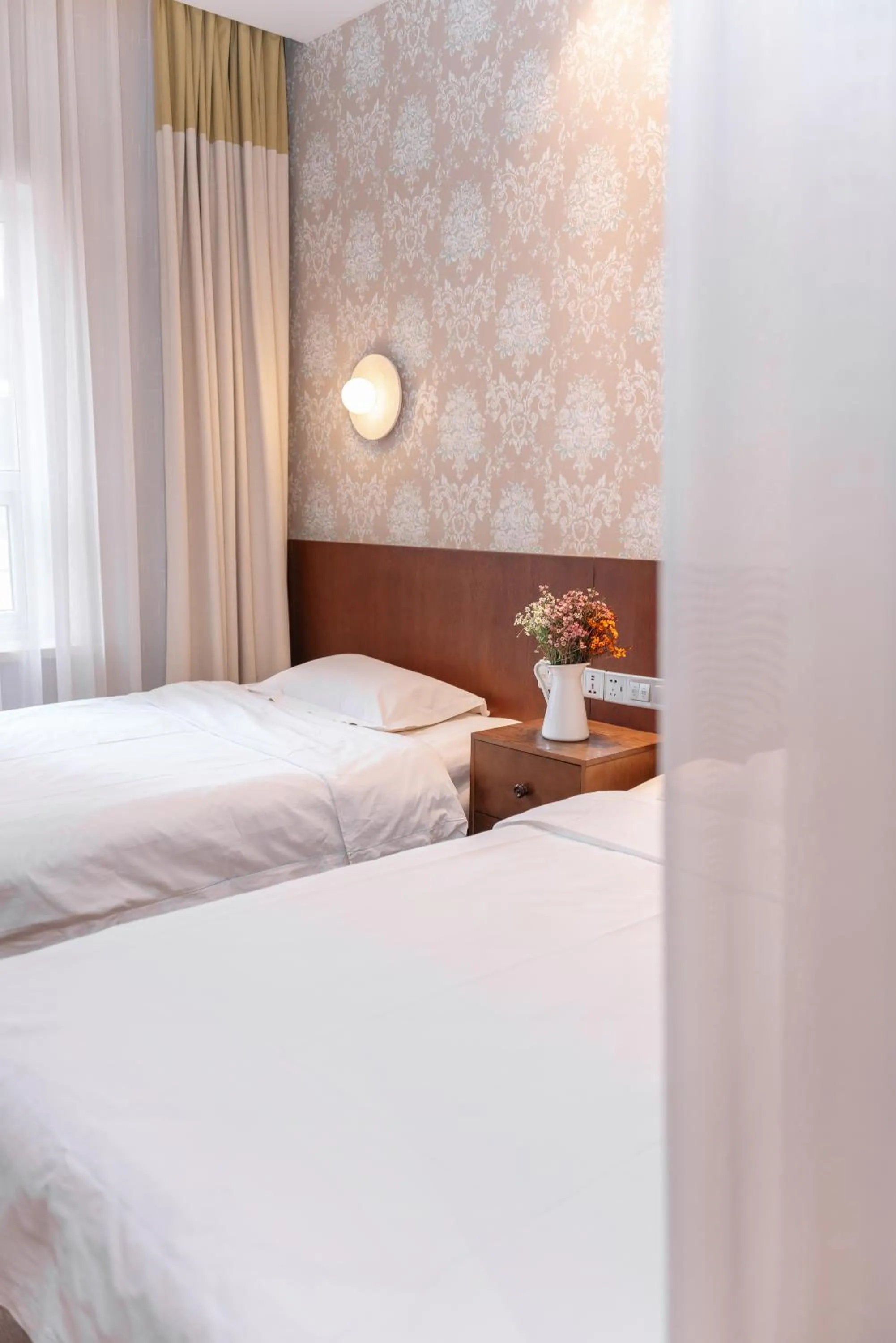 Bed in Qingdao Kaiyue Hotel Zhongshan Road St Michael's Cathedral and Zhanqiao Pier