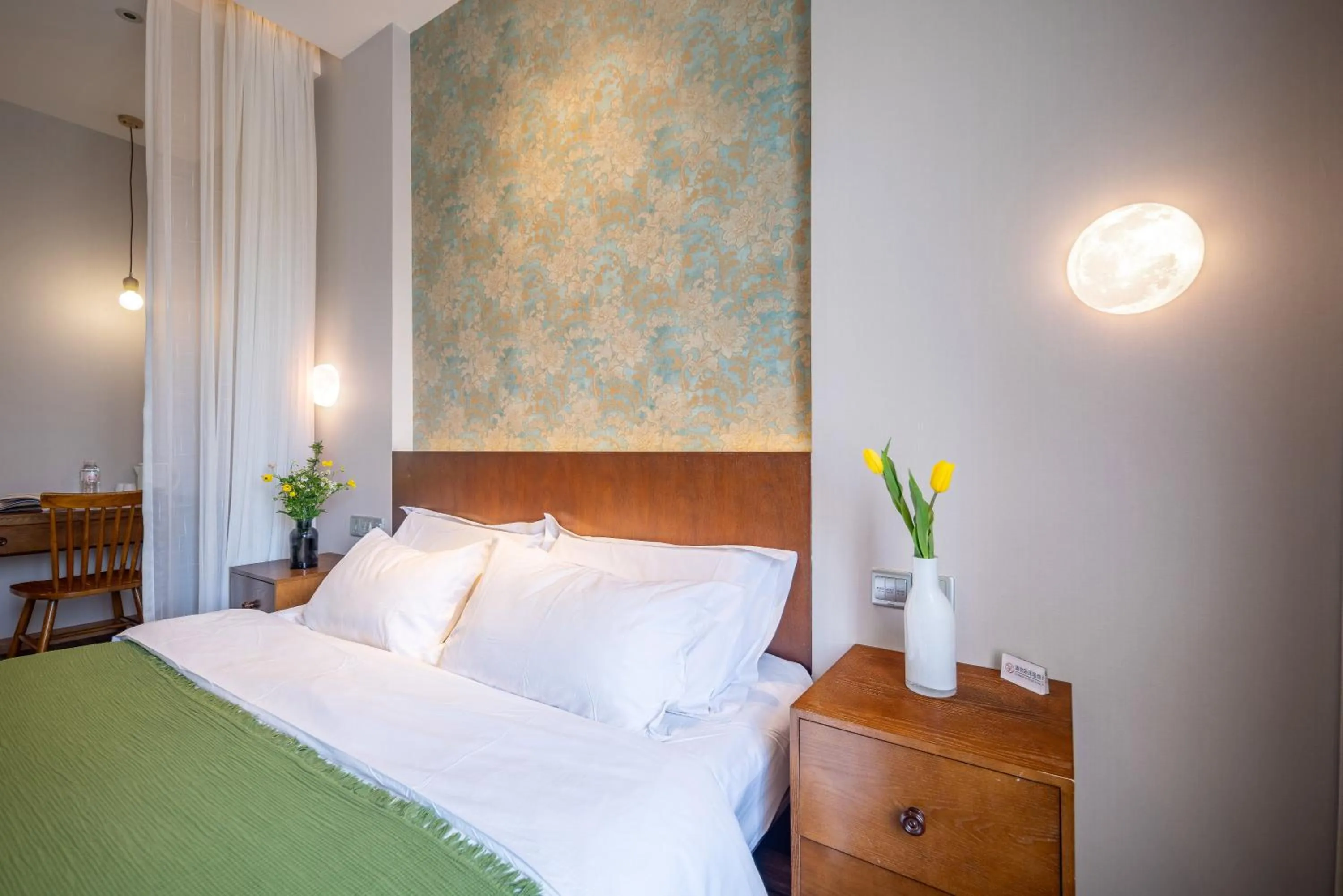 Bed in Qingdao Kaiyue Hotel Zhongshan Road St Michael's Cathedral and Zhanqiao Pier