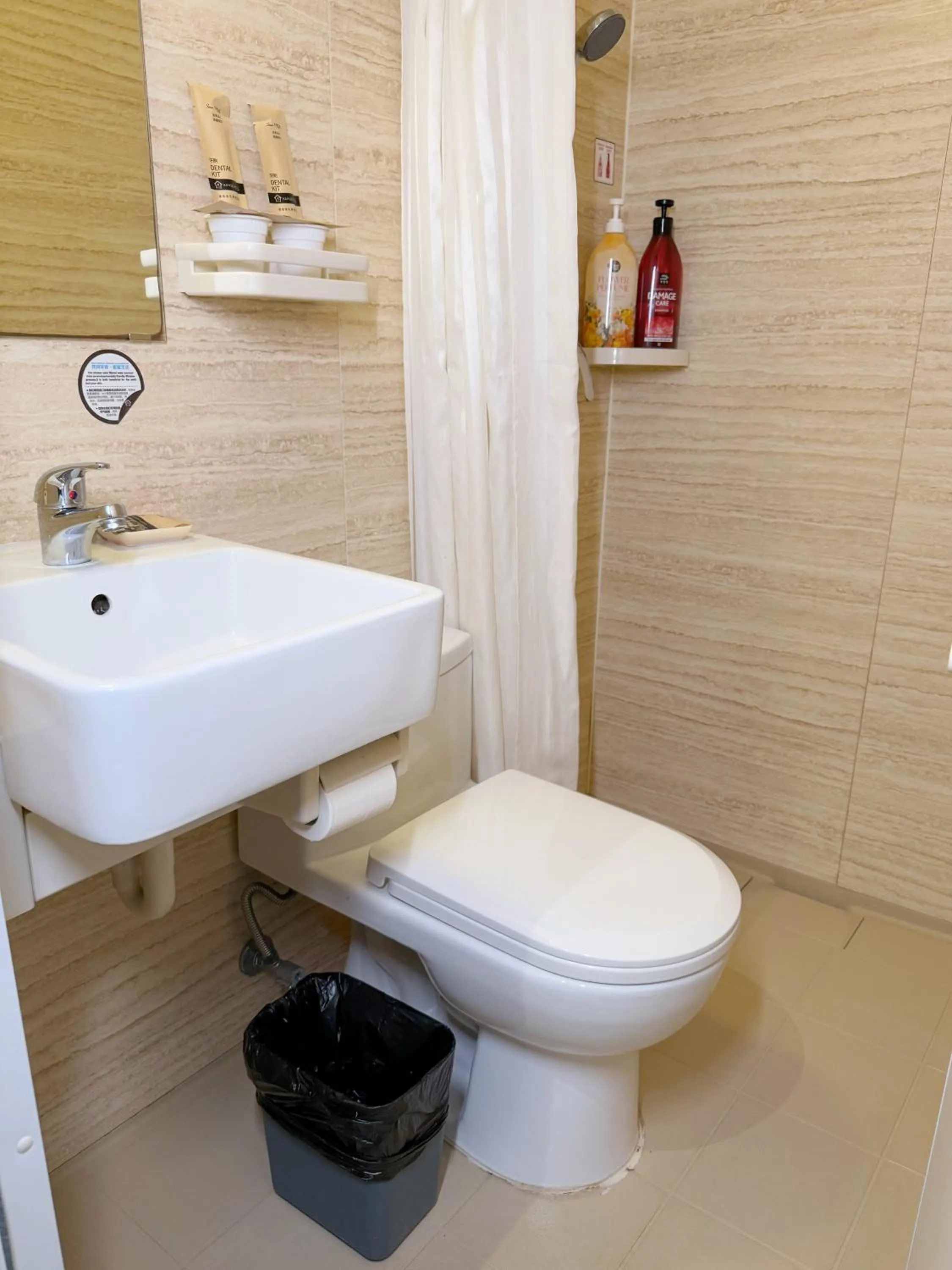 Shower in Qingdao Kaiyue Hotel Zhongshan Road St Michael's Cathedral and Zhanqiao Pier